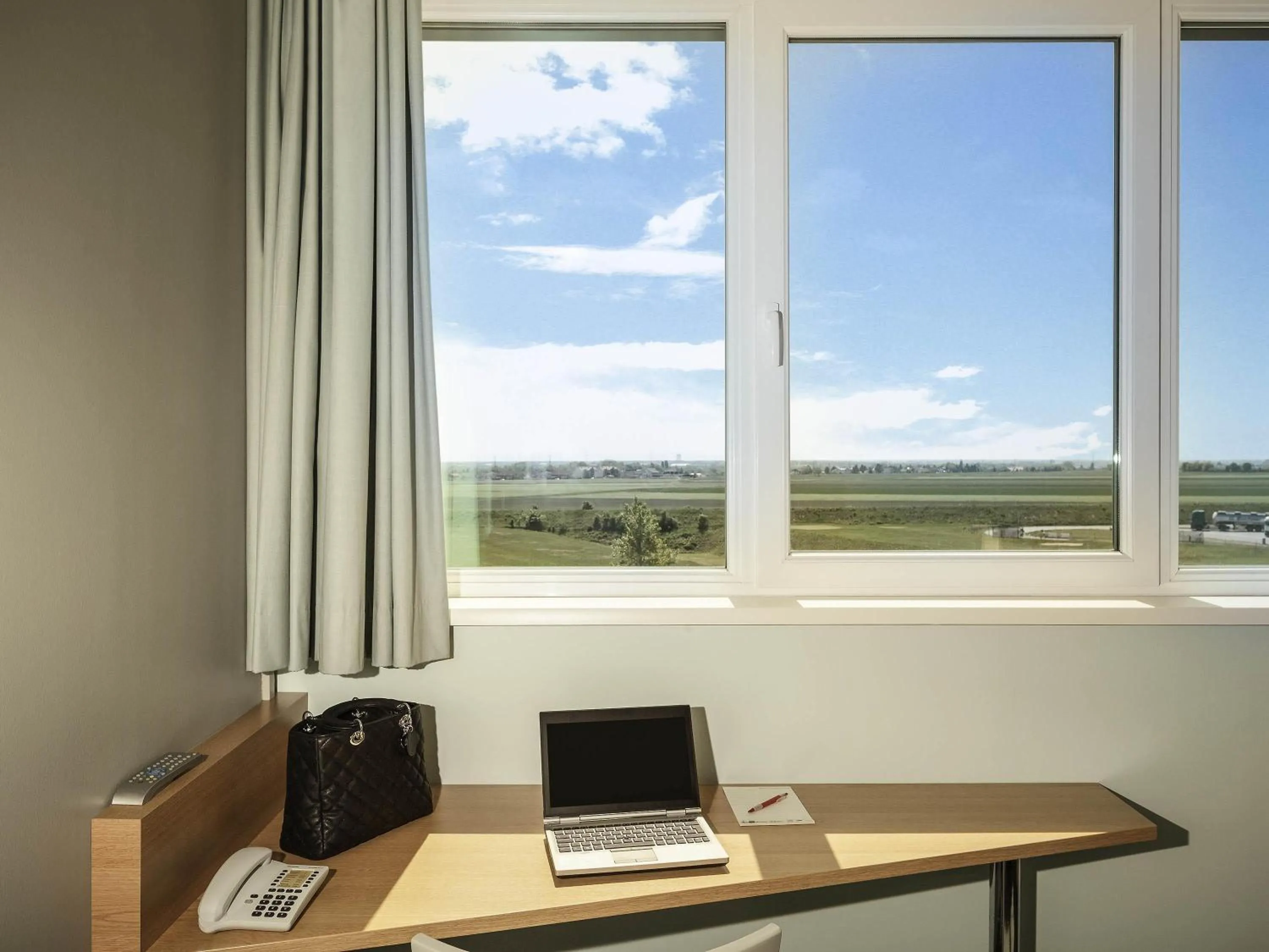 Bedroom in Ibis Vienna Airport