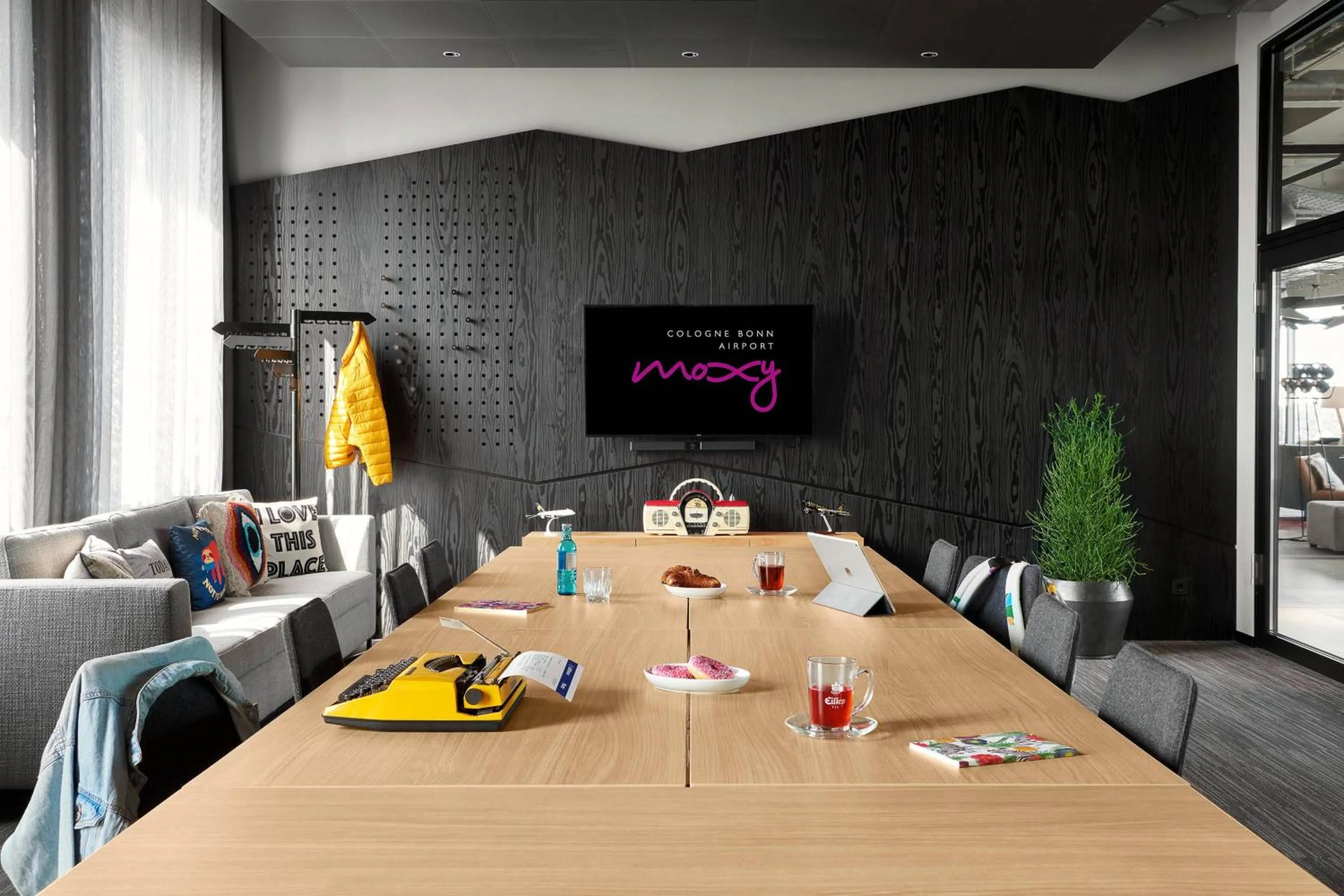 Meeting/conference room in Moxy Cologne Bonn Airport