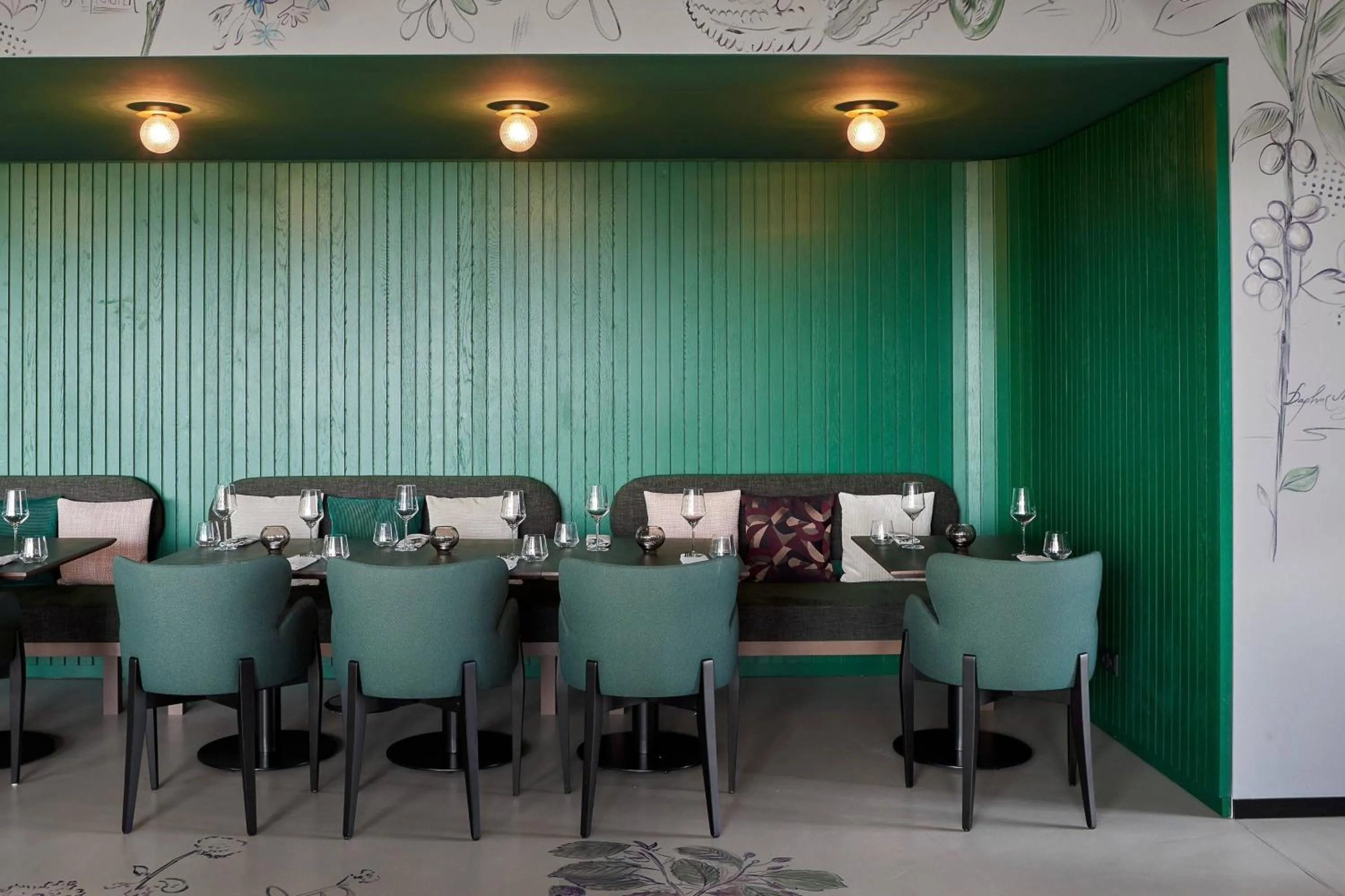 Restaurant/places to eat in Moxy Cologne Bonn Airport