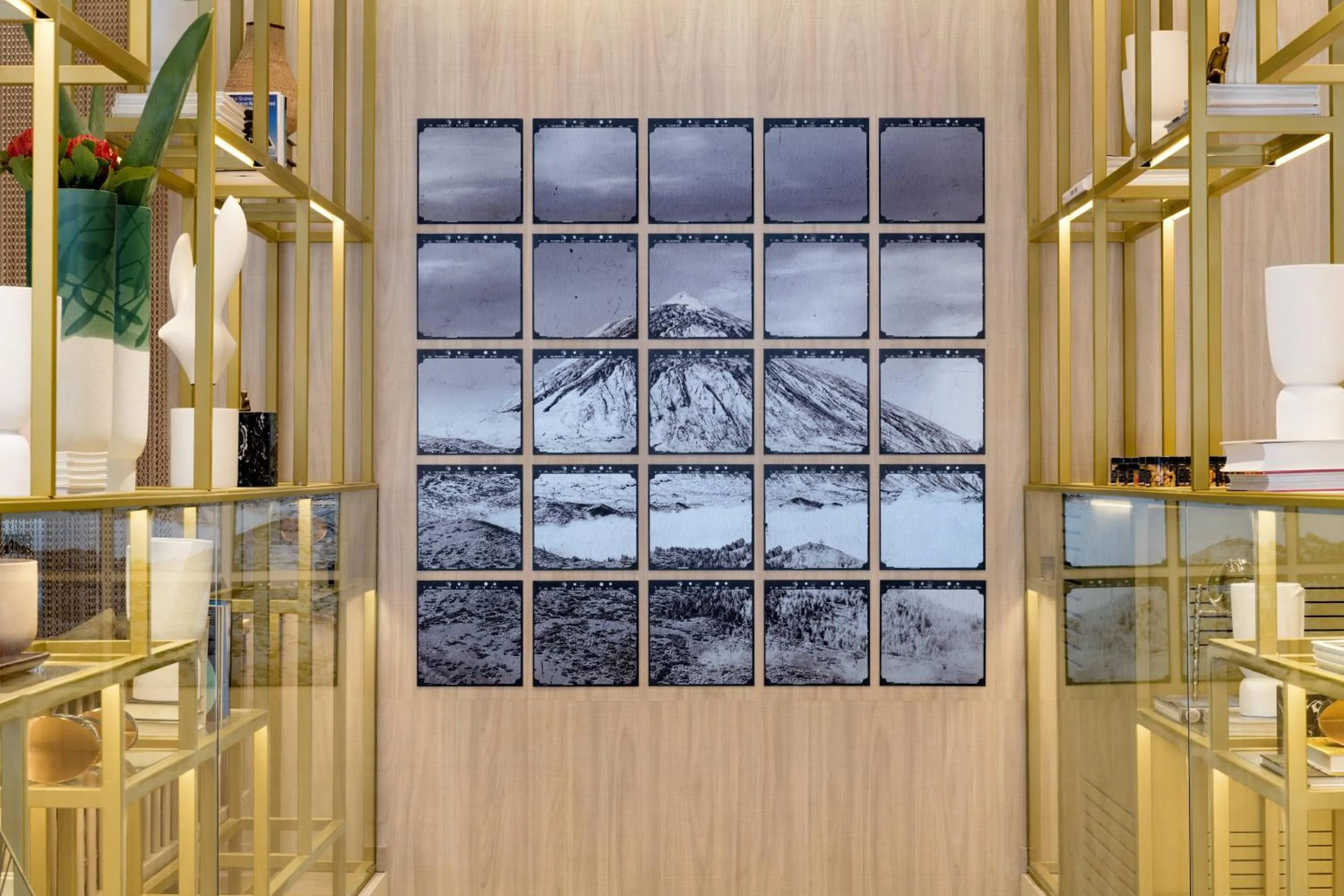 Lounge or bar in AC Hotel by Marriott Tenerife