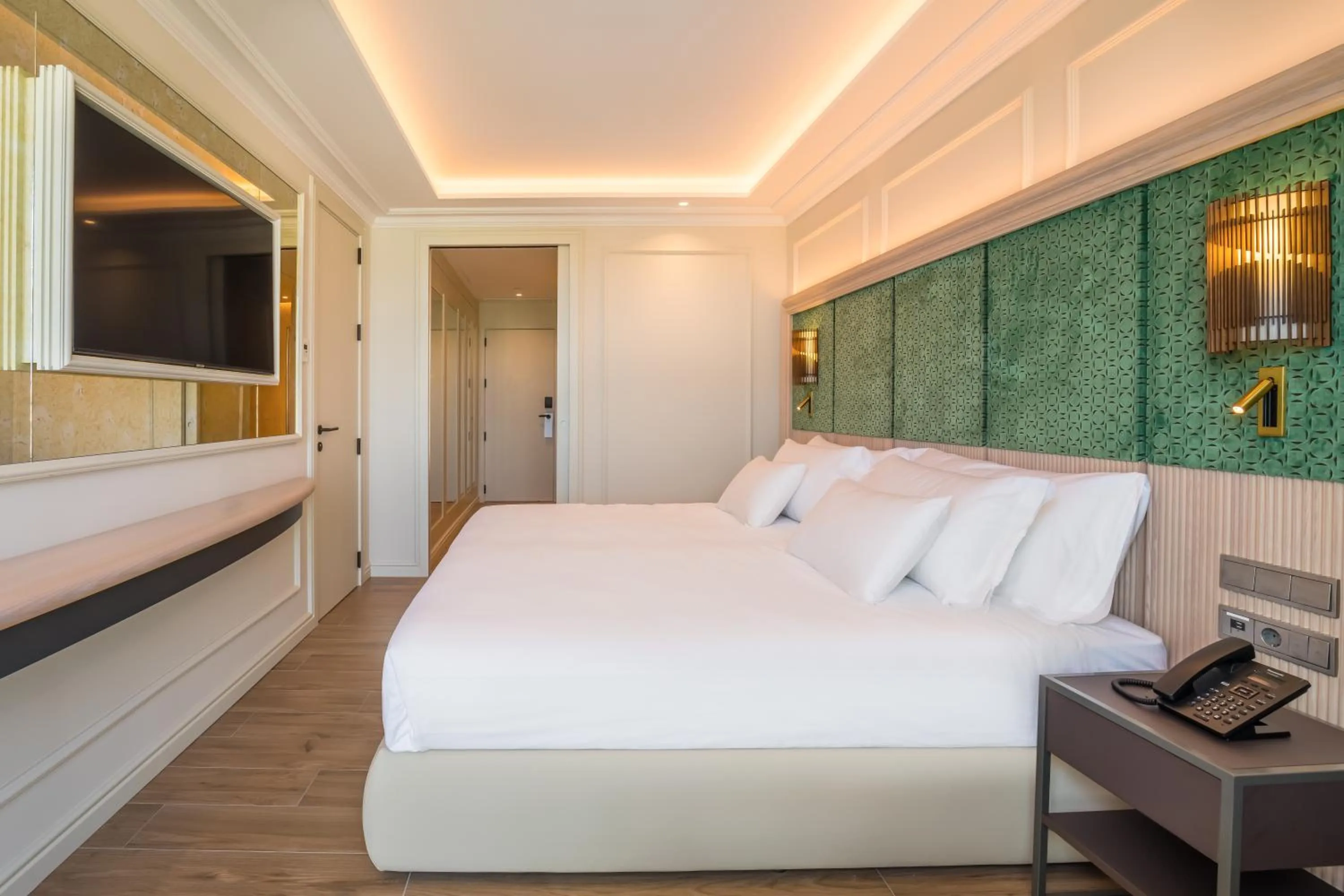 Photo of the whole room, Bed in Barceló La Nucía Palms