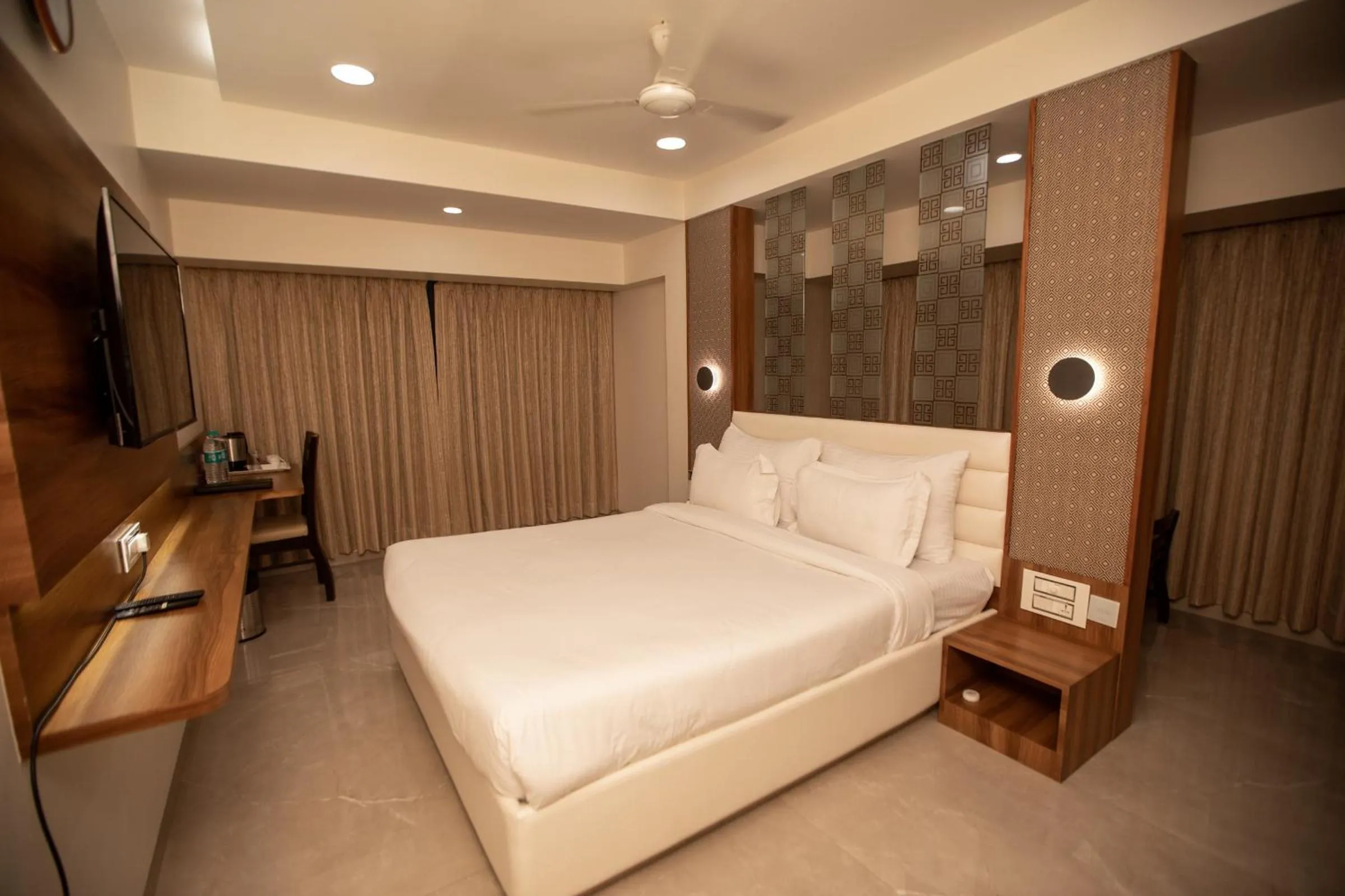 View (from property/room), Bed in Hotel Naaz Executive