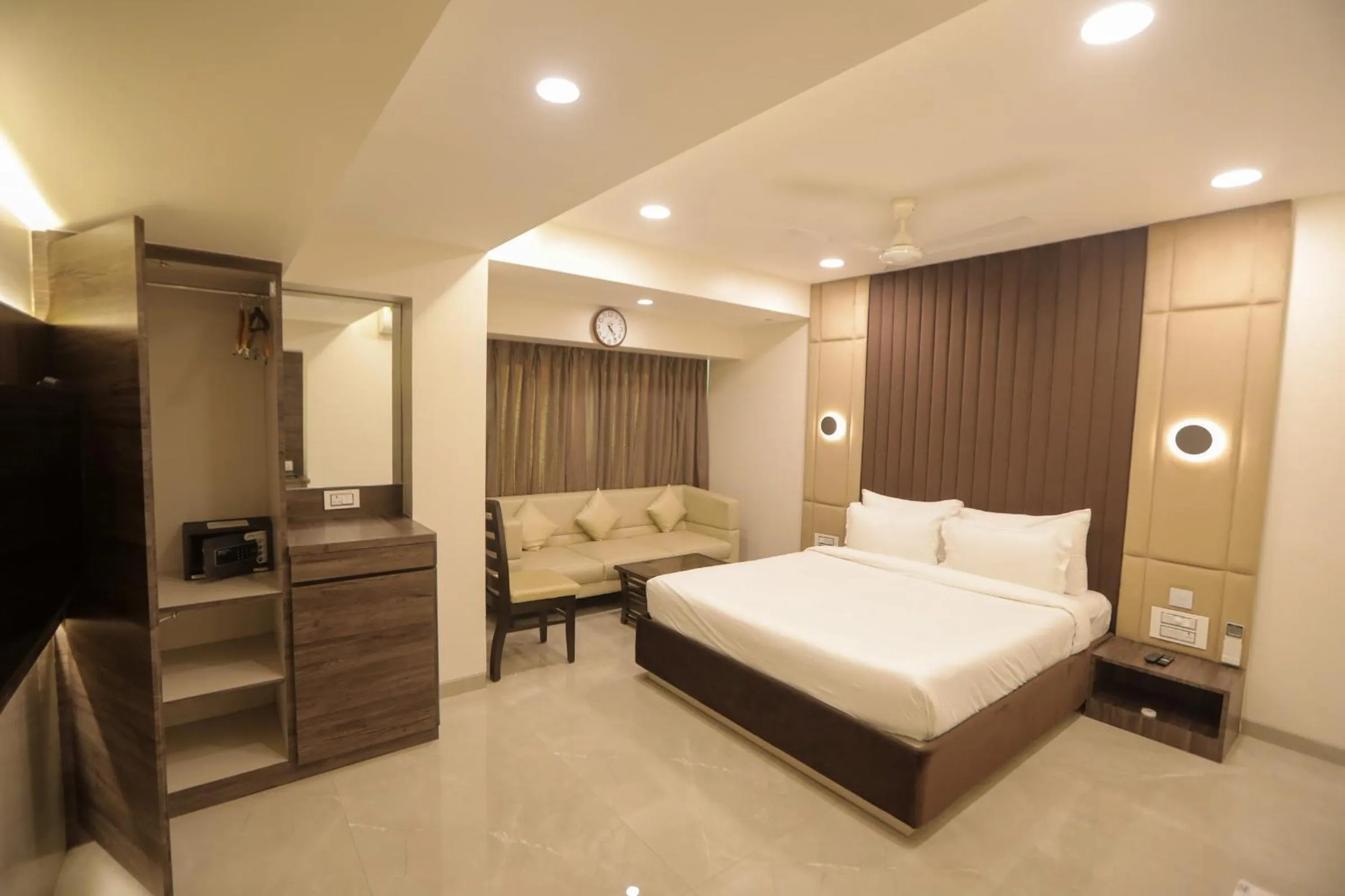 Bedroom, Bed in Hotel Naaz Executive