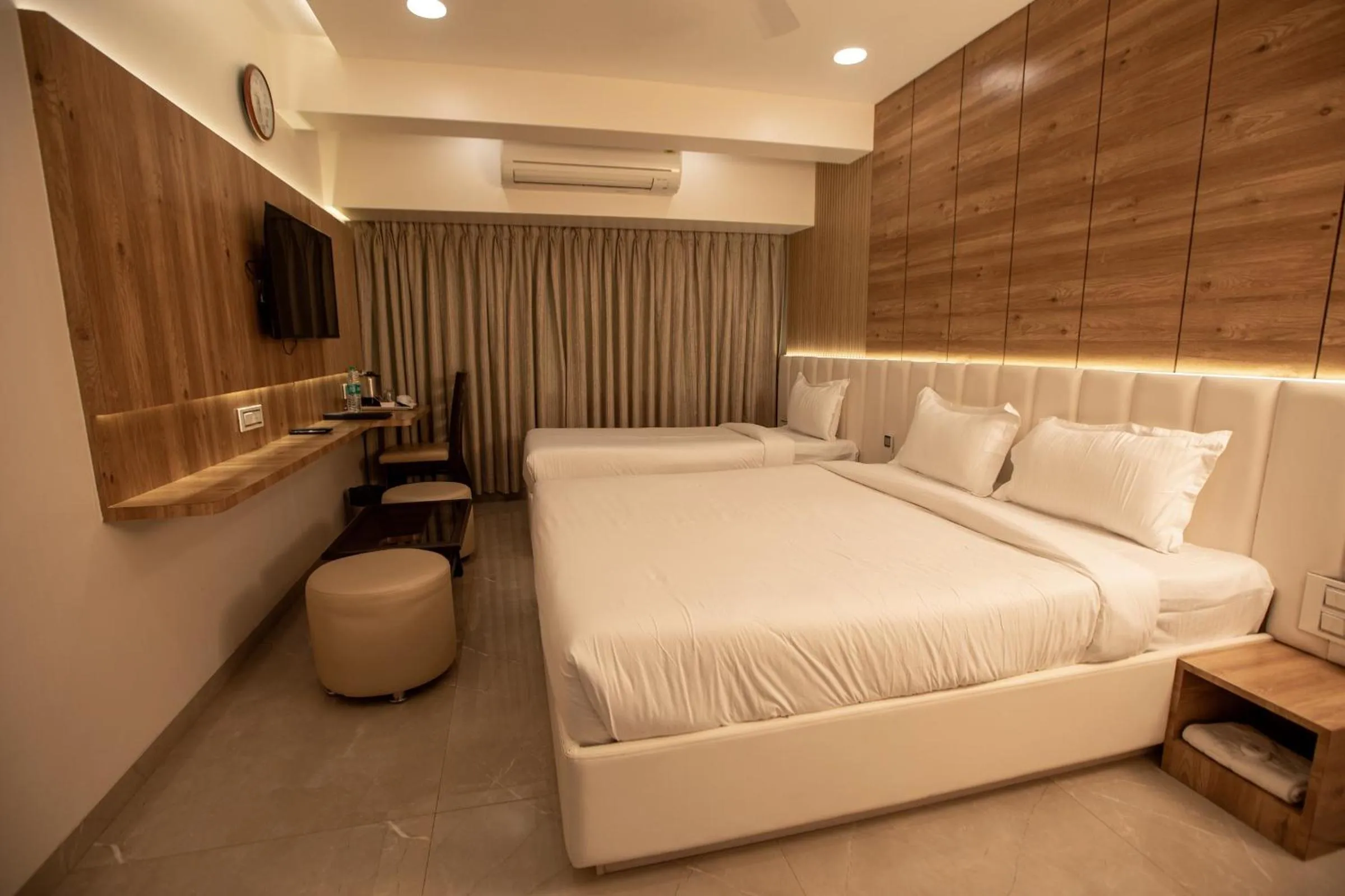 View (from property/room), Bed in Hotel Naaz Executive