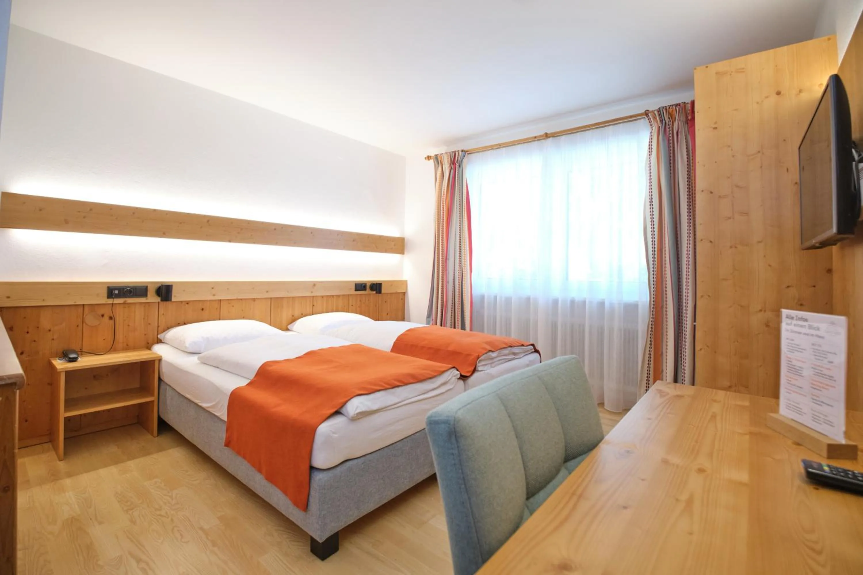 Photo of the whole room, Bed in Santner, Hotel