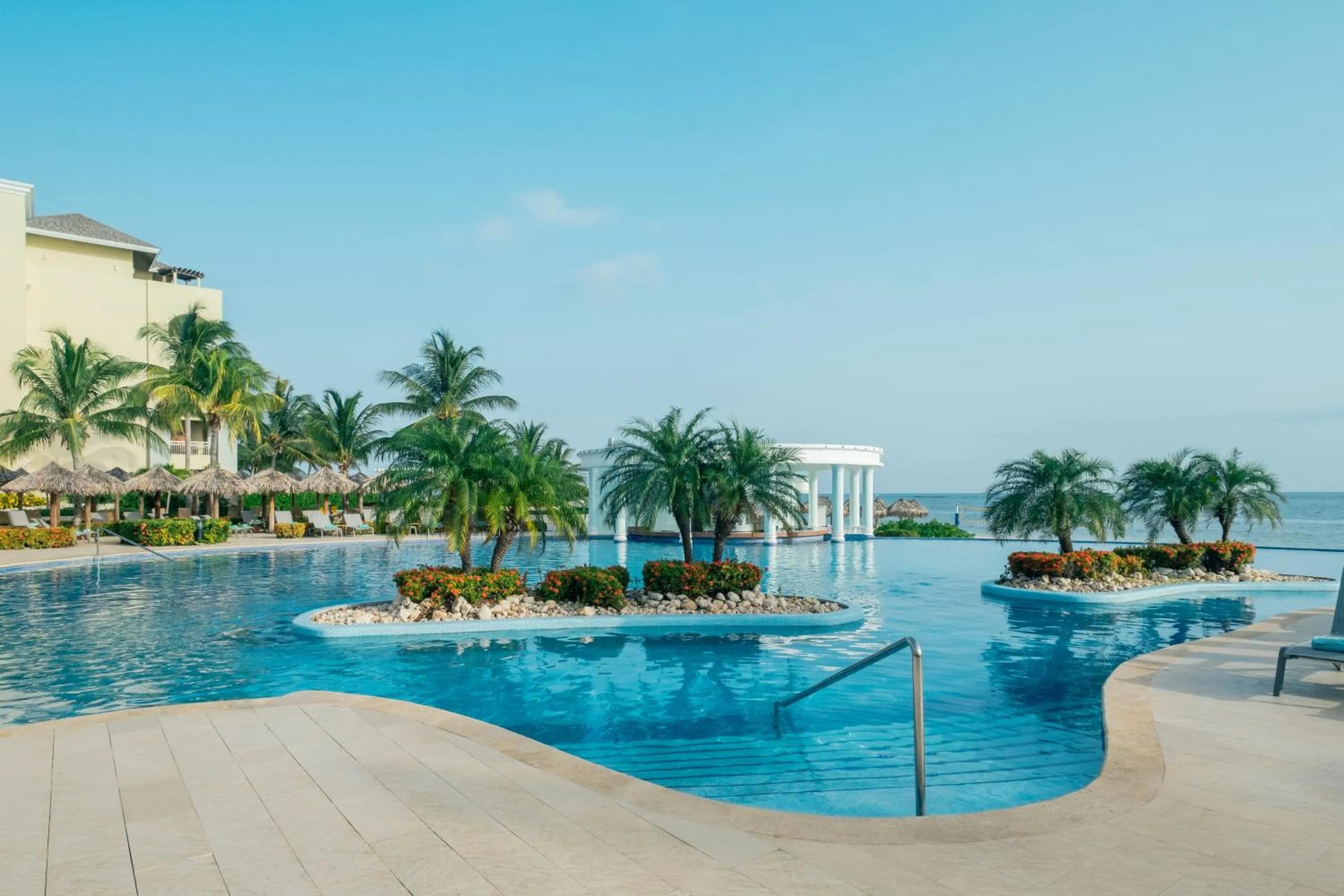 Swimming pool in Iberostar Selection Rose Hall Suites - All Inclusive