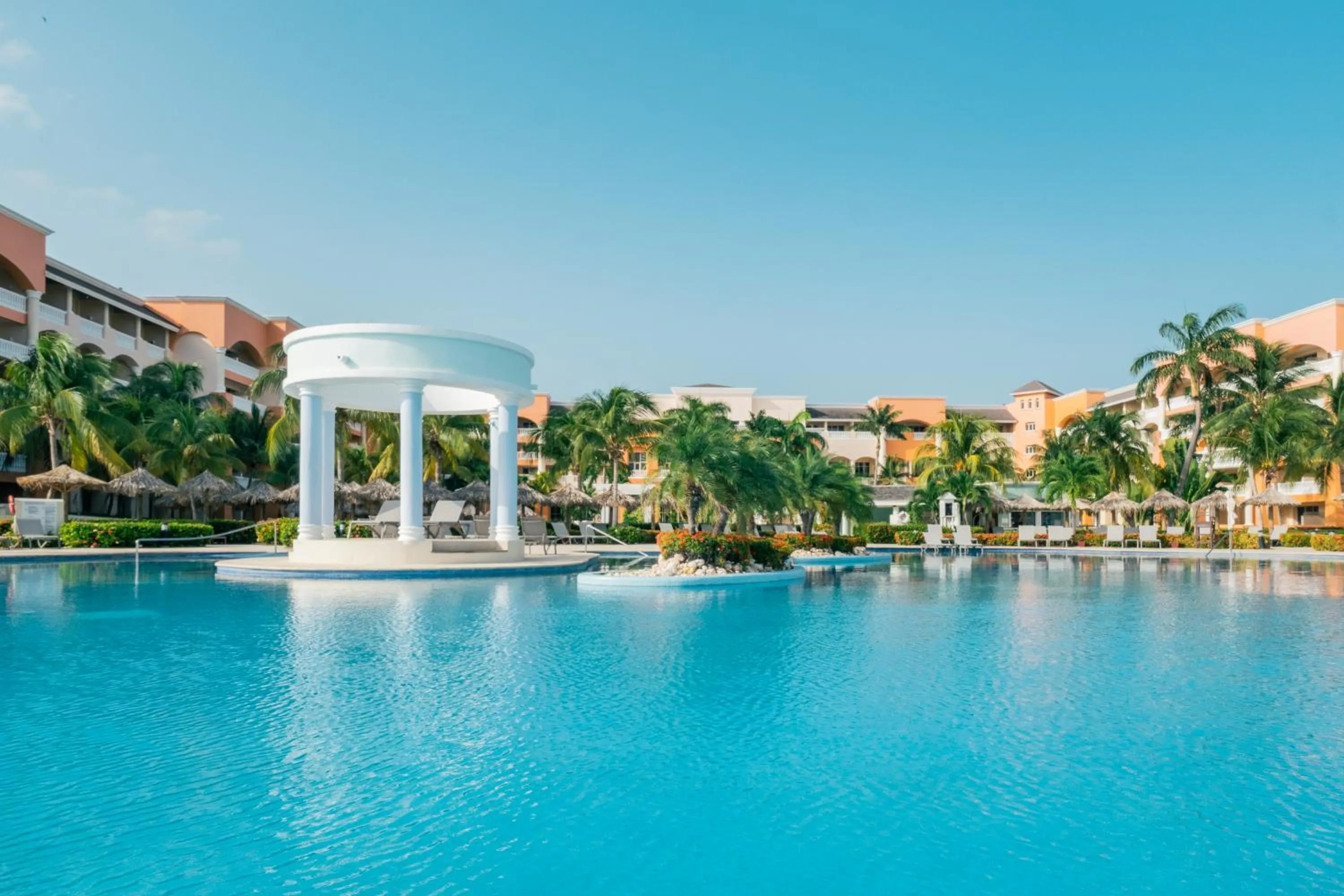 Swimming pool in Iberostar Selection Rose Hall Suites - All Inclusive