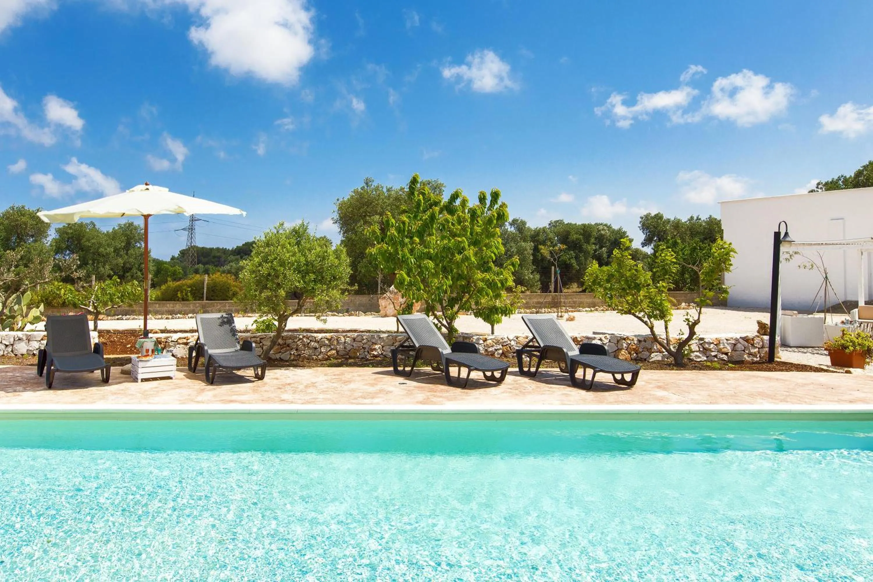 Swimming pool in Villa Martina by BarbarHouse