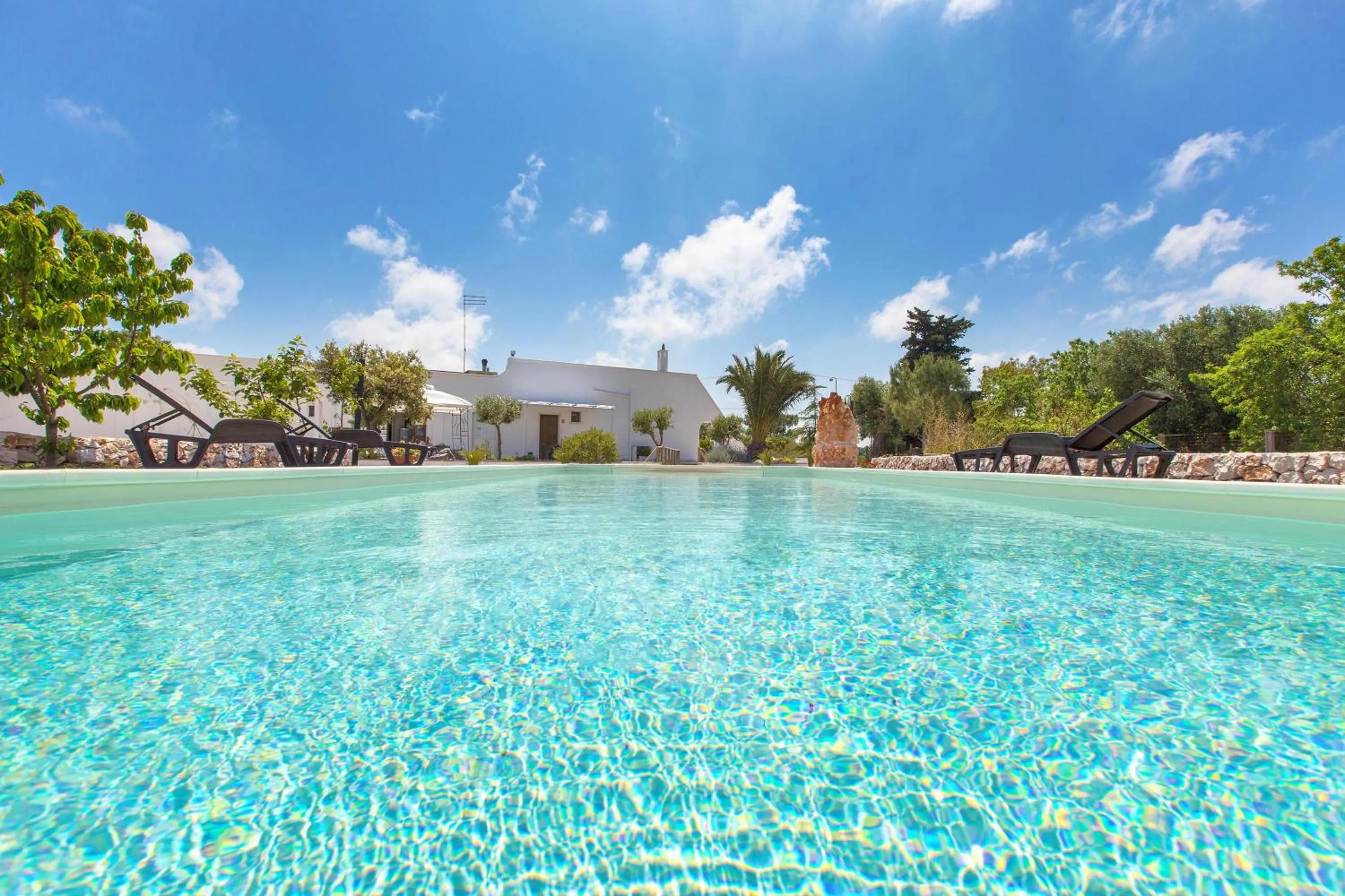 Swimming pool in Villa Martina by BarbarHouse