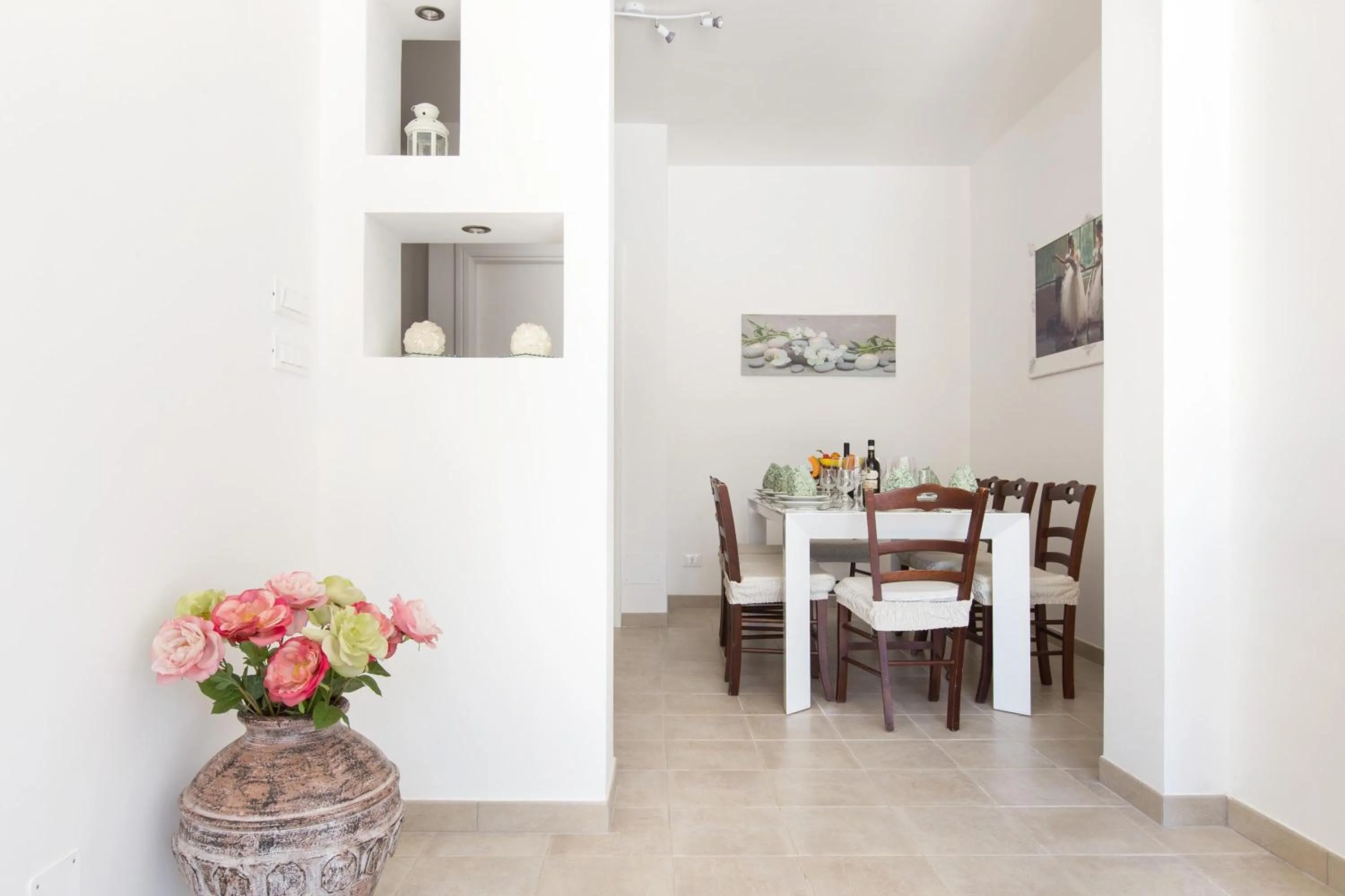 Dining area in Villa Martina by BarbarHouse