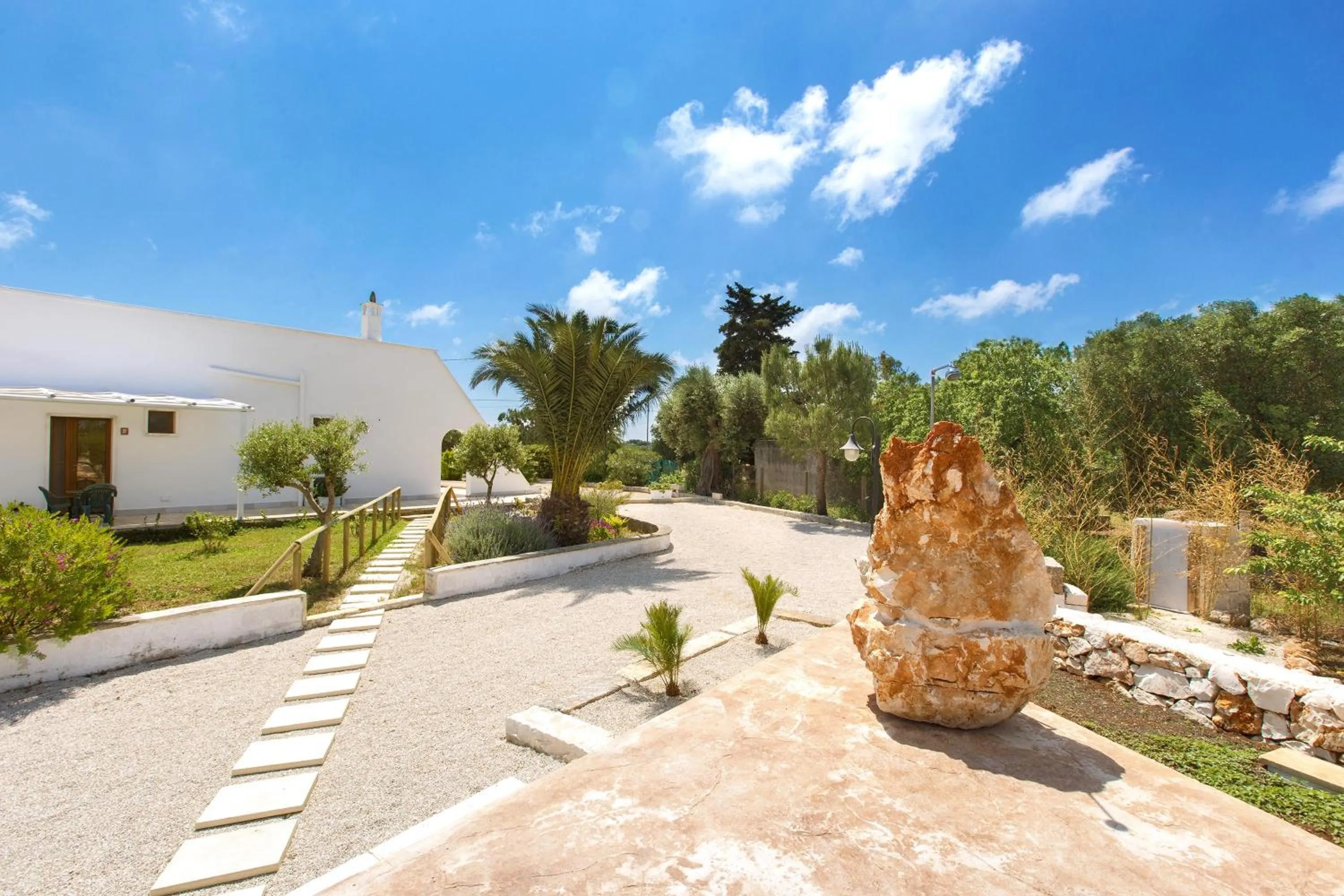 Garden in Villa Martina by BarbarHouse