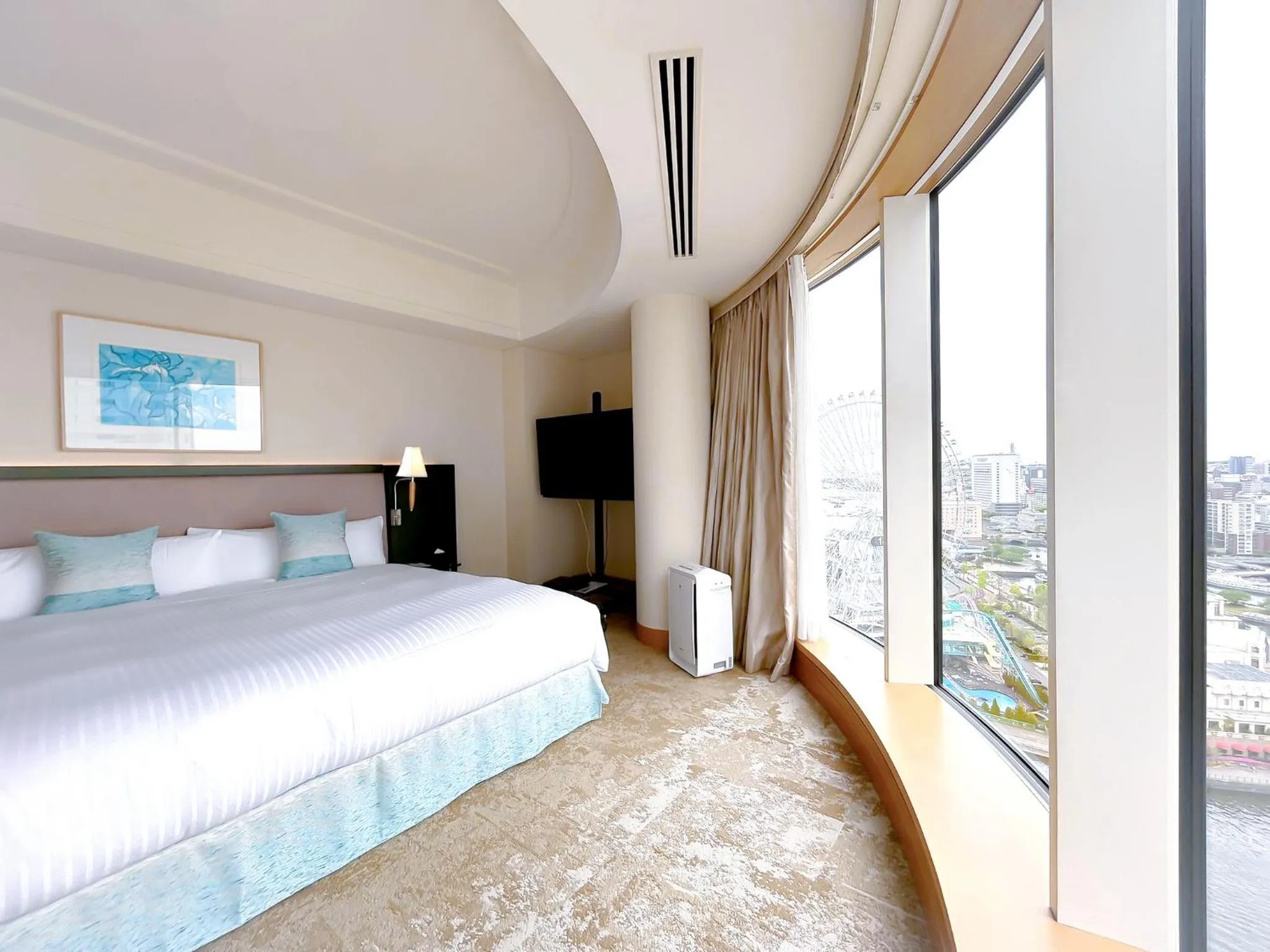 Photo of the whole room, Bed in The Yokohama Bay Hotel Tokyu