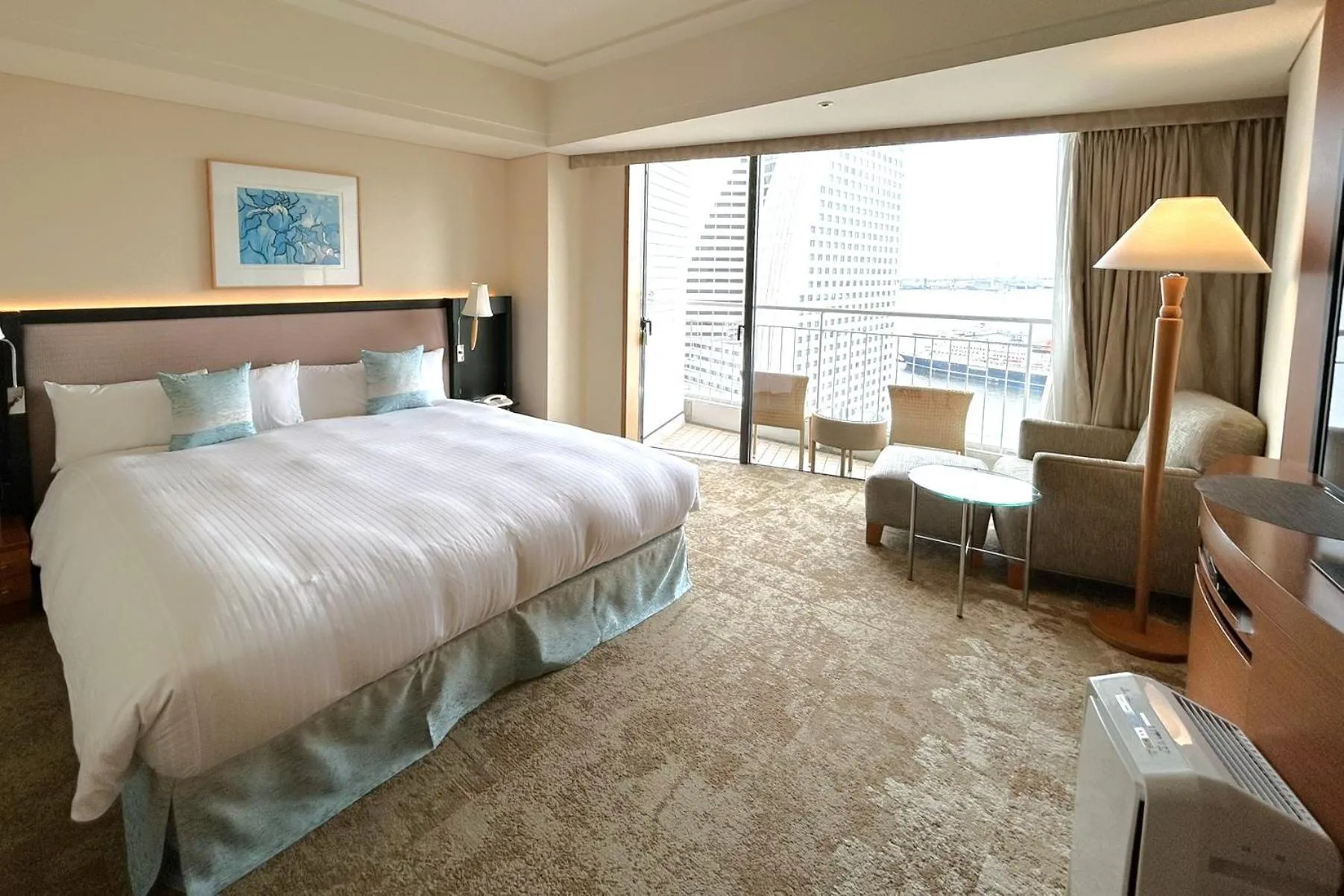 Bed in The Yokohama Bay Hotel Tokyu