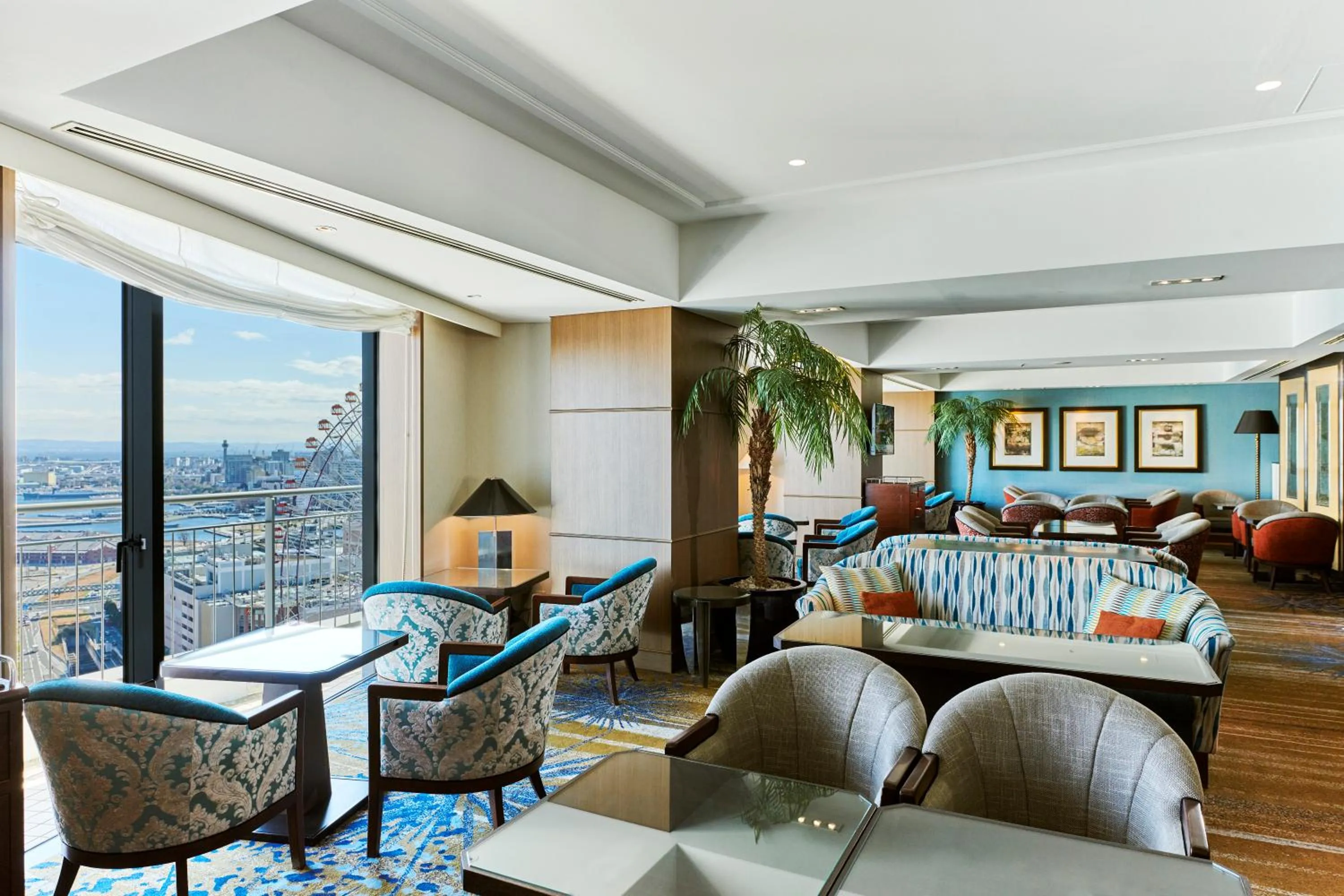 Communal lounge/ TV room in The Yokohama Bay Hotel Tokyu