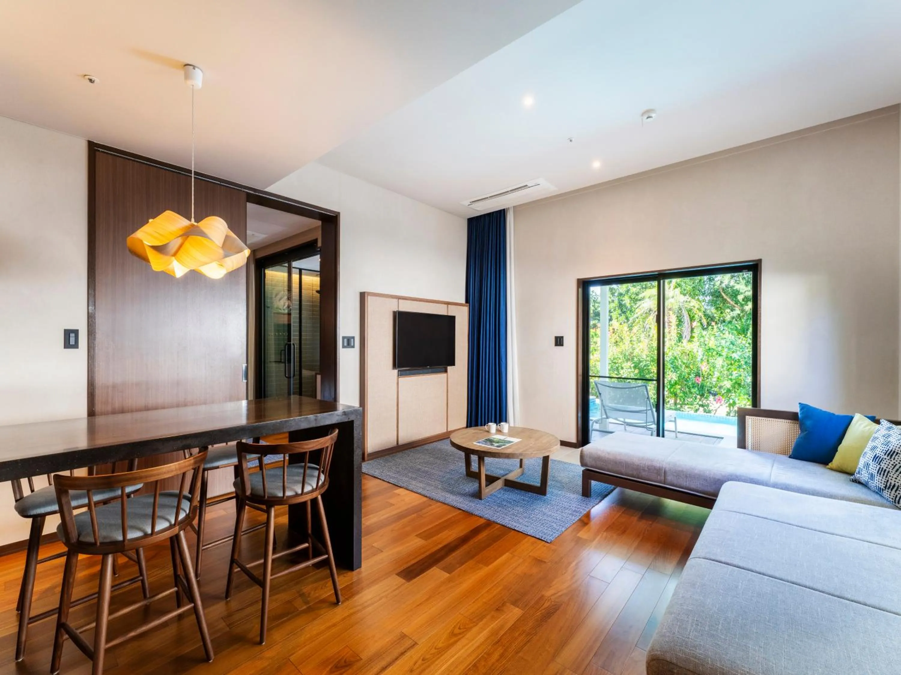 Living room in FUSAKI BEACH RESORT HOTEL & VILLAS