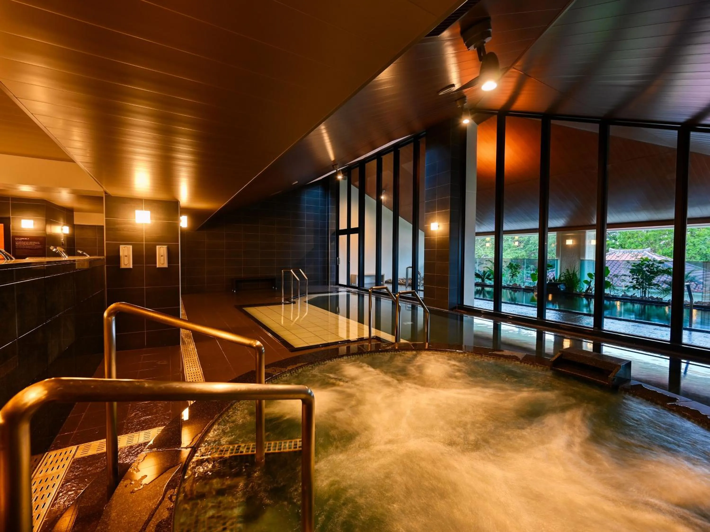 Public Bath in FUSAKI BEACH RESORT HOTEL & VILLAS