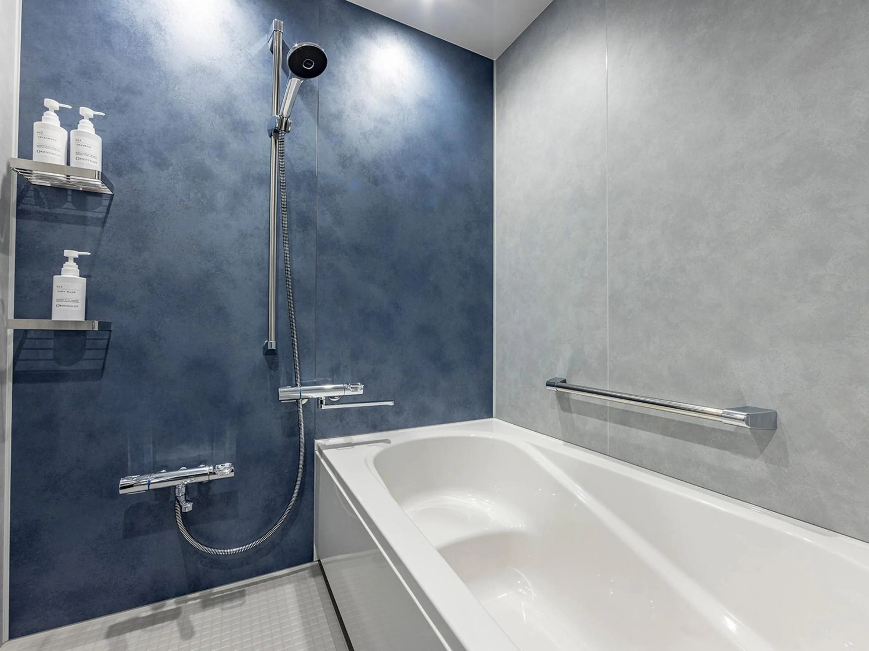 Shower in Oriental Hotel Tokyo Bay