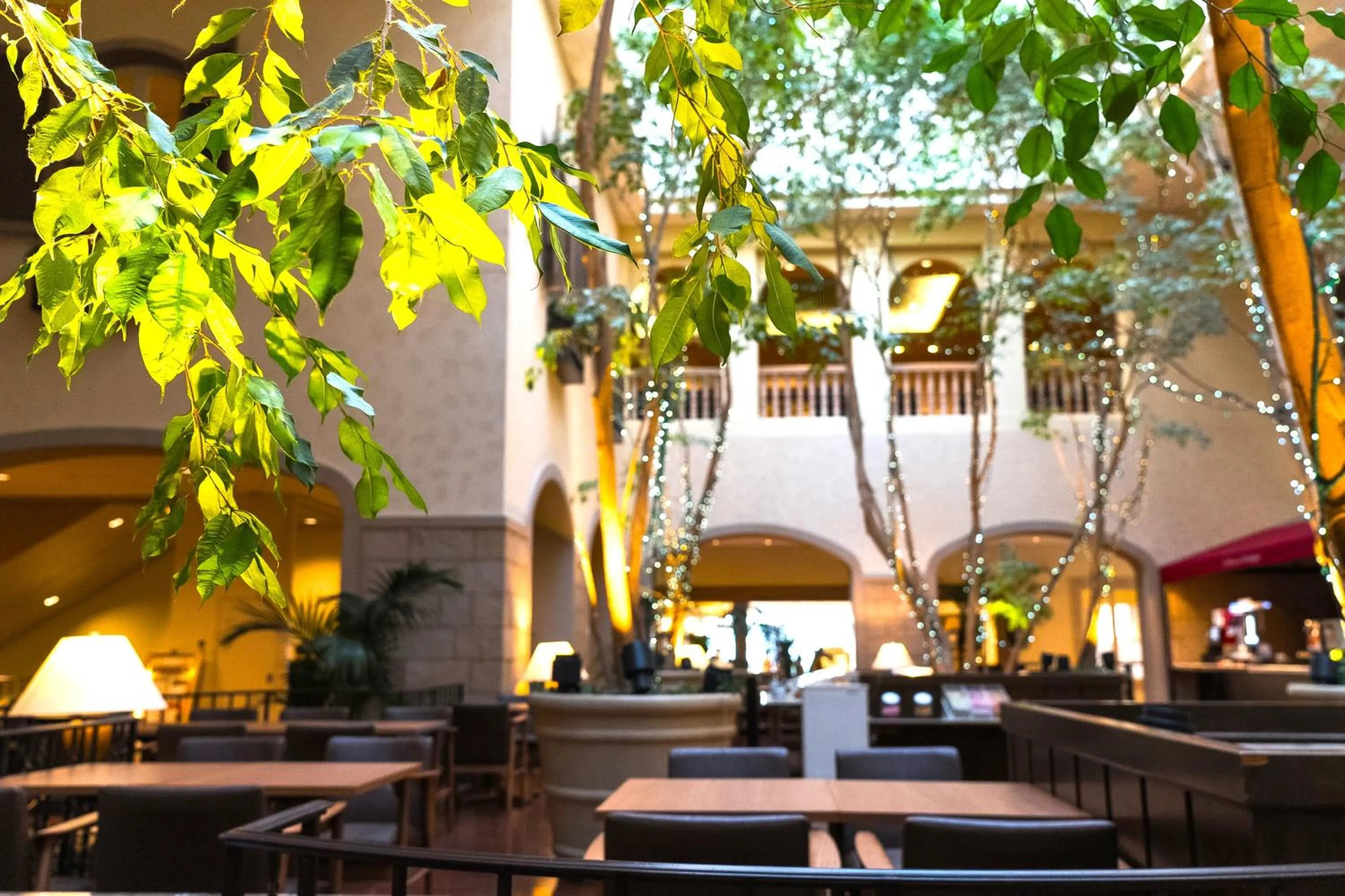 Communal lounge/ TV room in Oriental Hotel Tokyo Bay