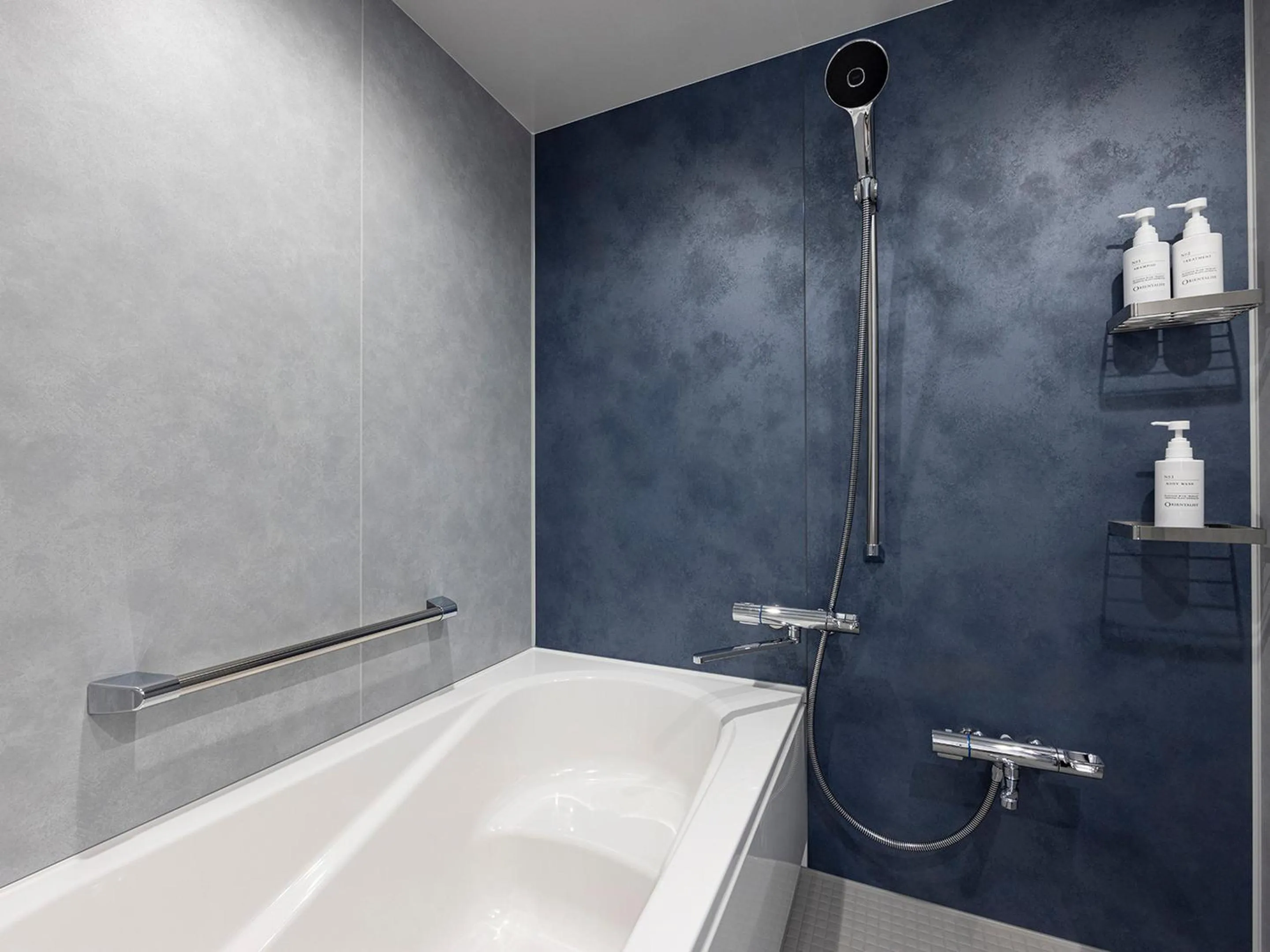 Shower in Oriental Hotel Tokyo Bay