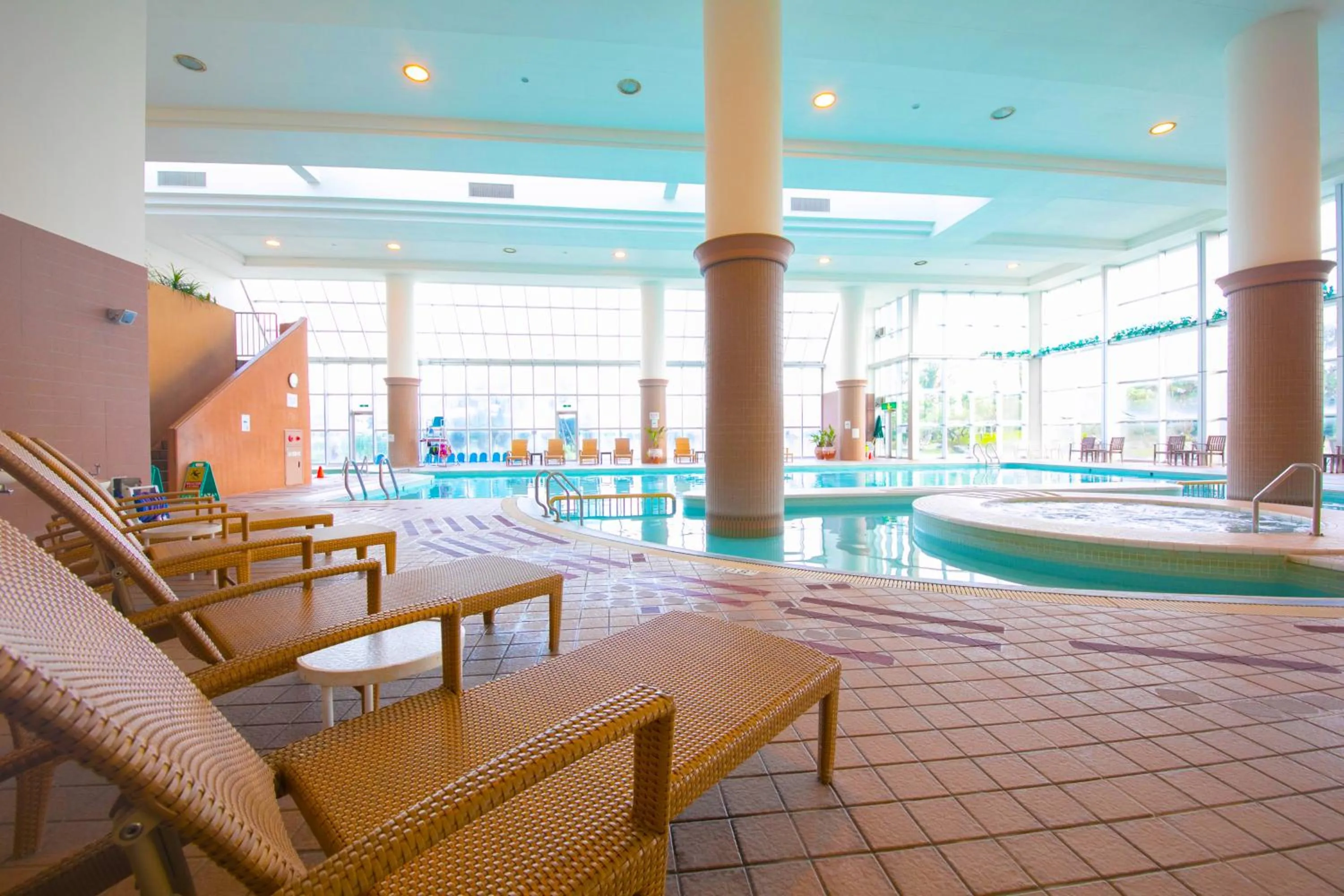 Swimming pool in Laguna Garden Hotel
