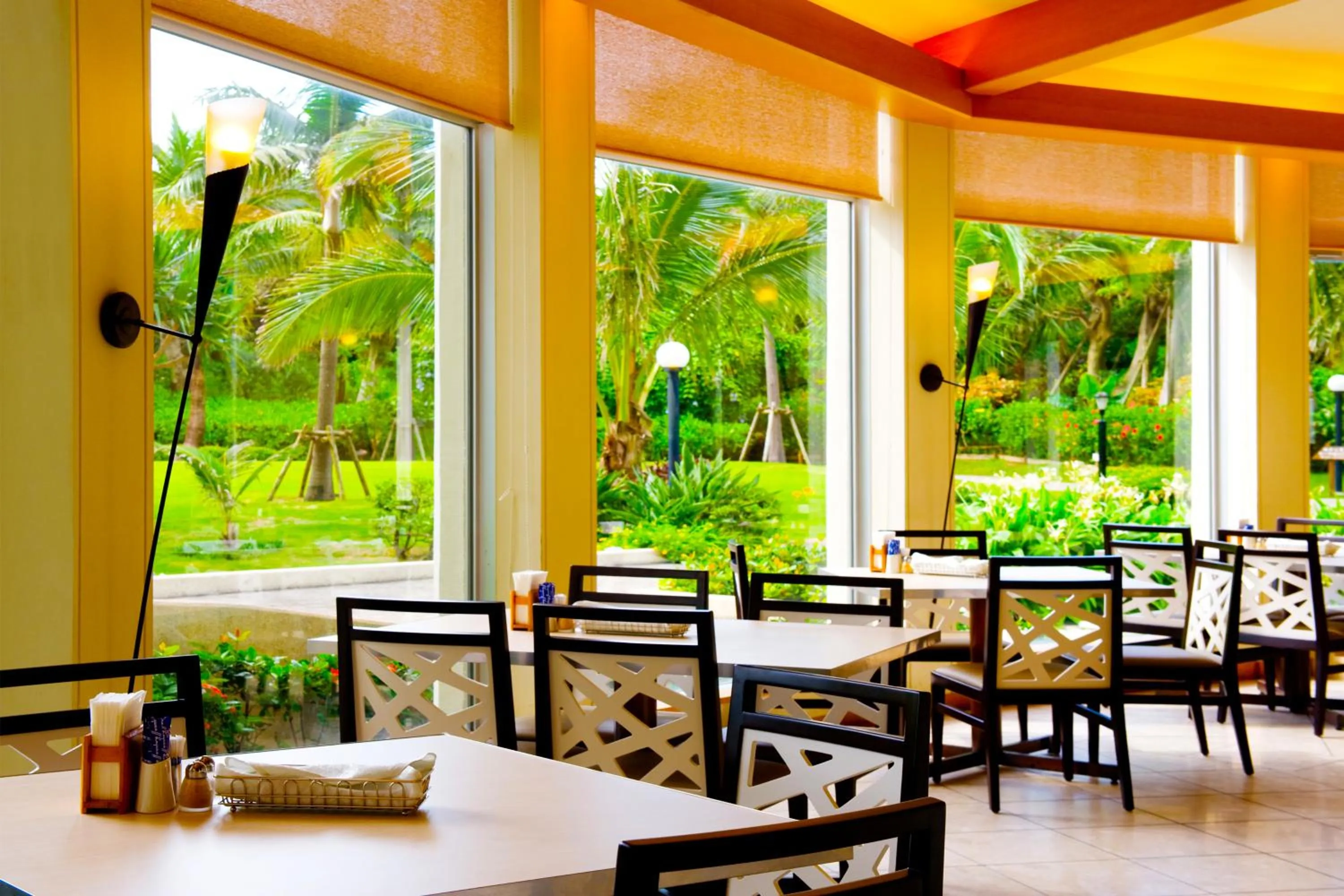Restaurant/places to eat in Laguna Garden Hotel