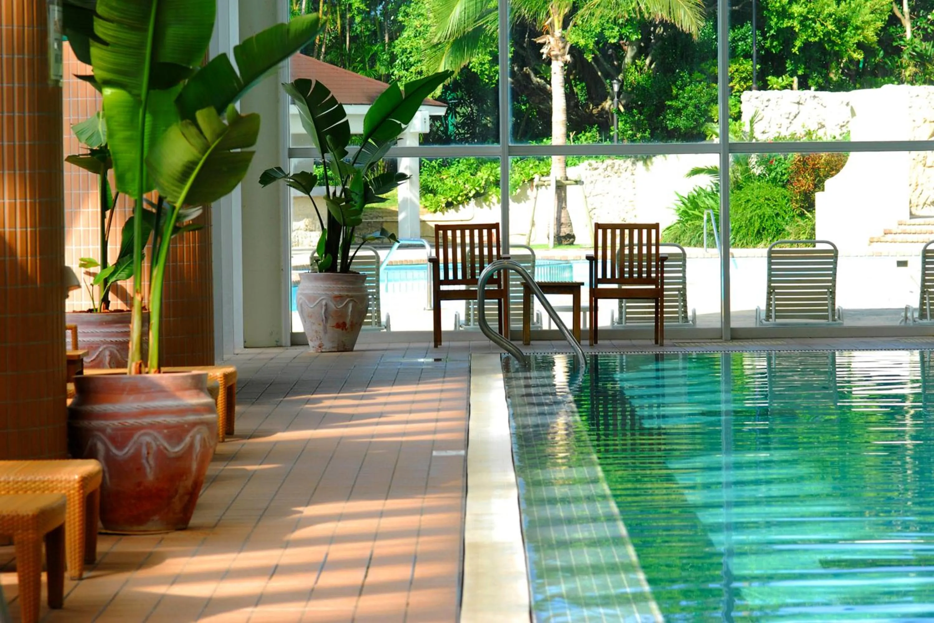 Swimming pool in Laguna Garden Hotel