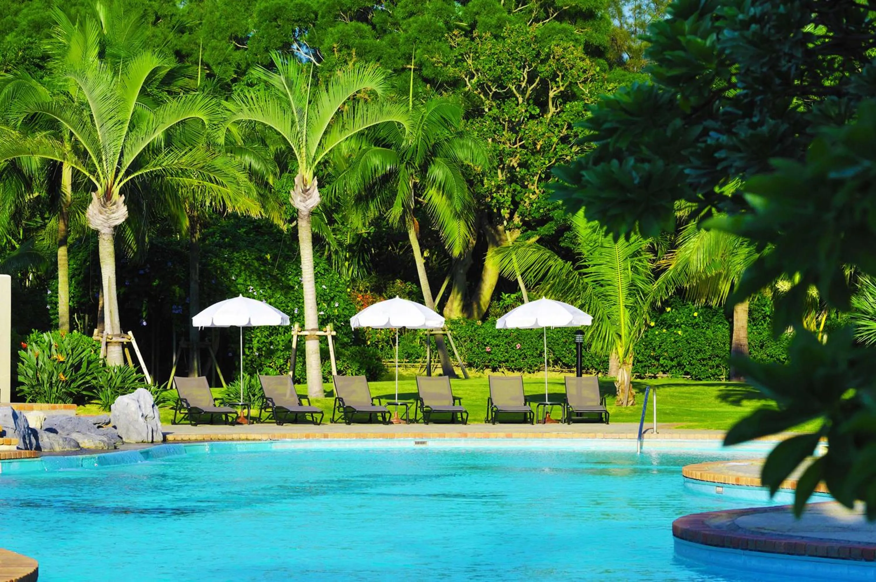 Swimming pool in Laguna Garden Hotel