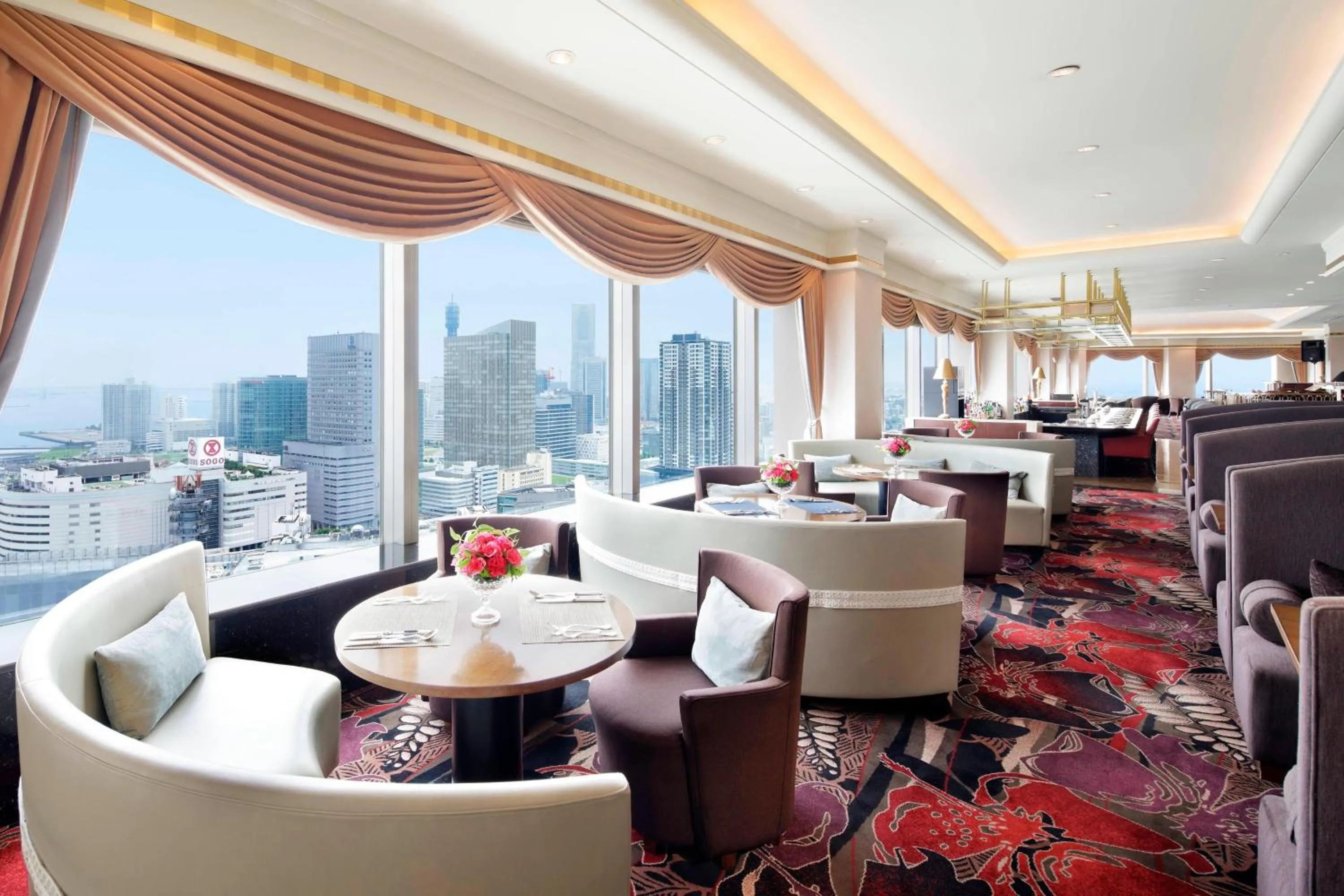 Lounge or bar in Yokohama Bay Sheraton Hotel and Towers