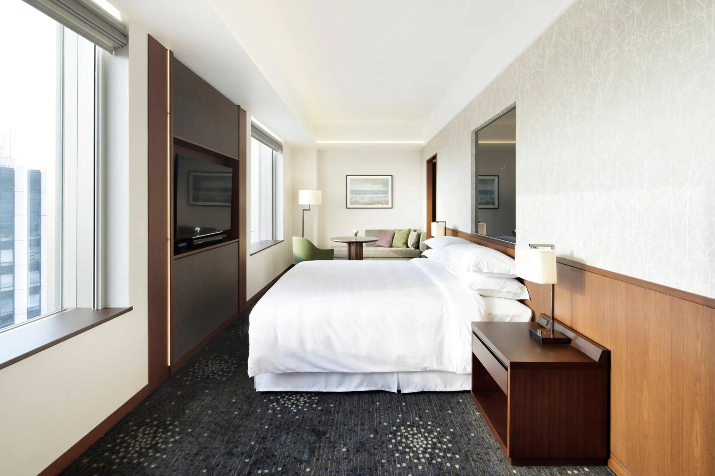 Photo of the whole room, Bed in Yokohama Bay Sheraton Hotel and Towers