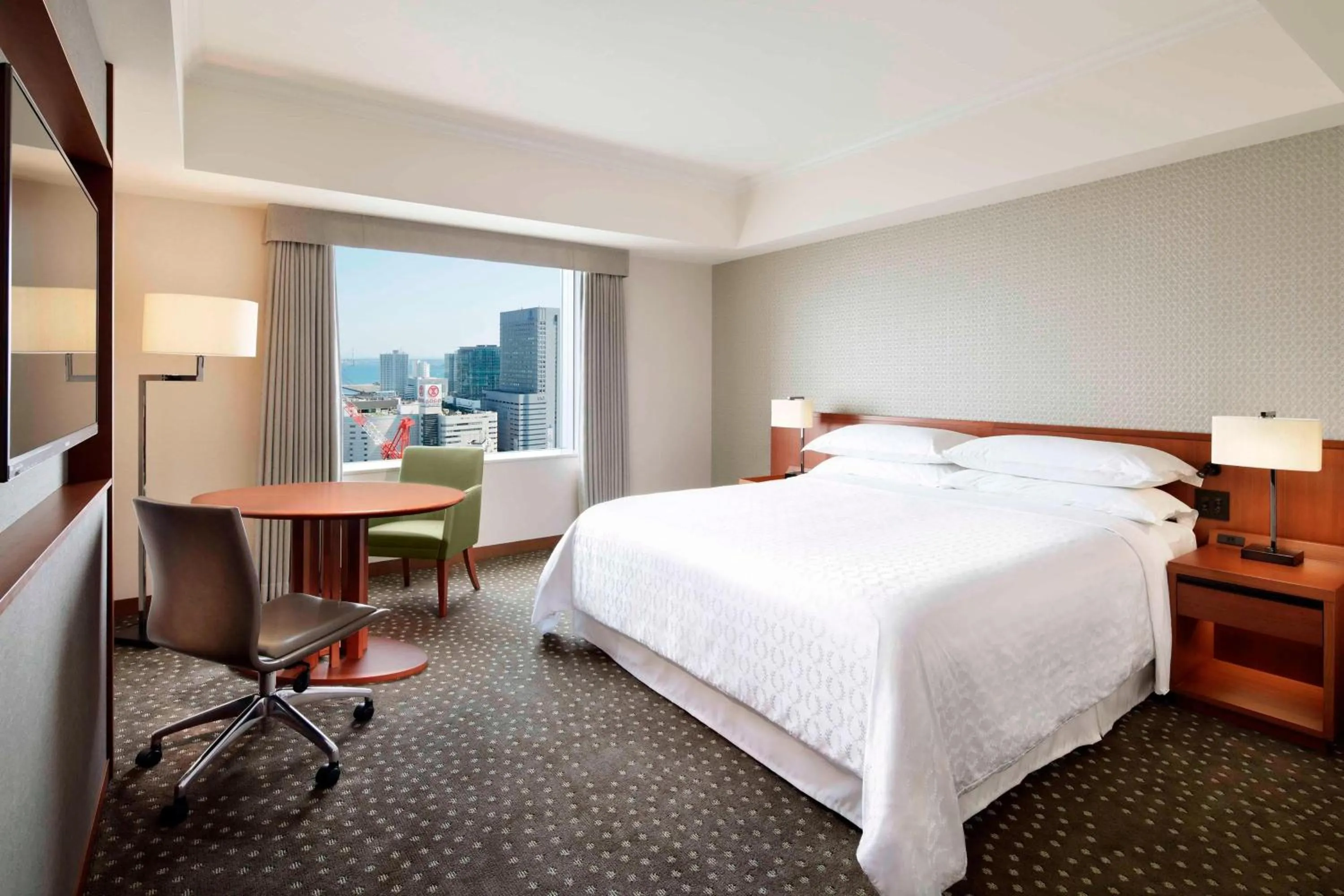 Photo of the whole room, Bed in Yokohama Bay Sheraton Hotel and Towers