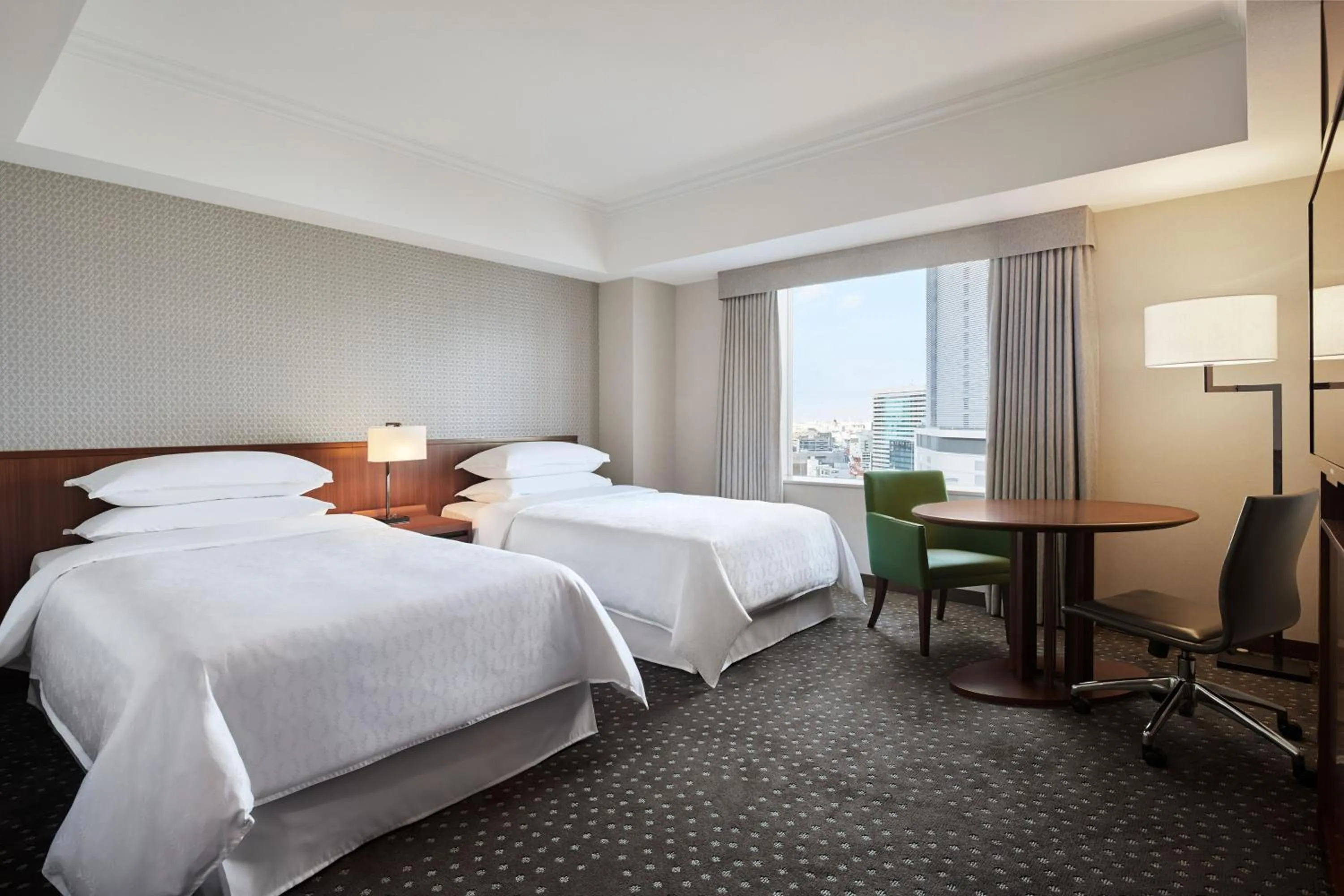 Photo of the whole room, Bed in Yokohama Bay Sheraton Hotel and Towers