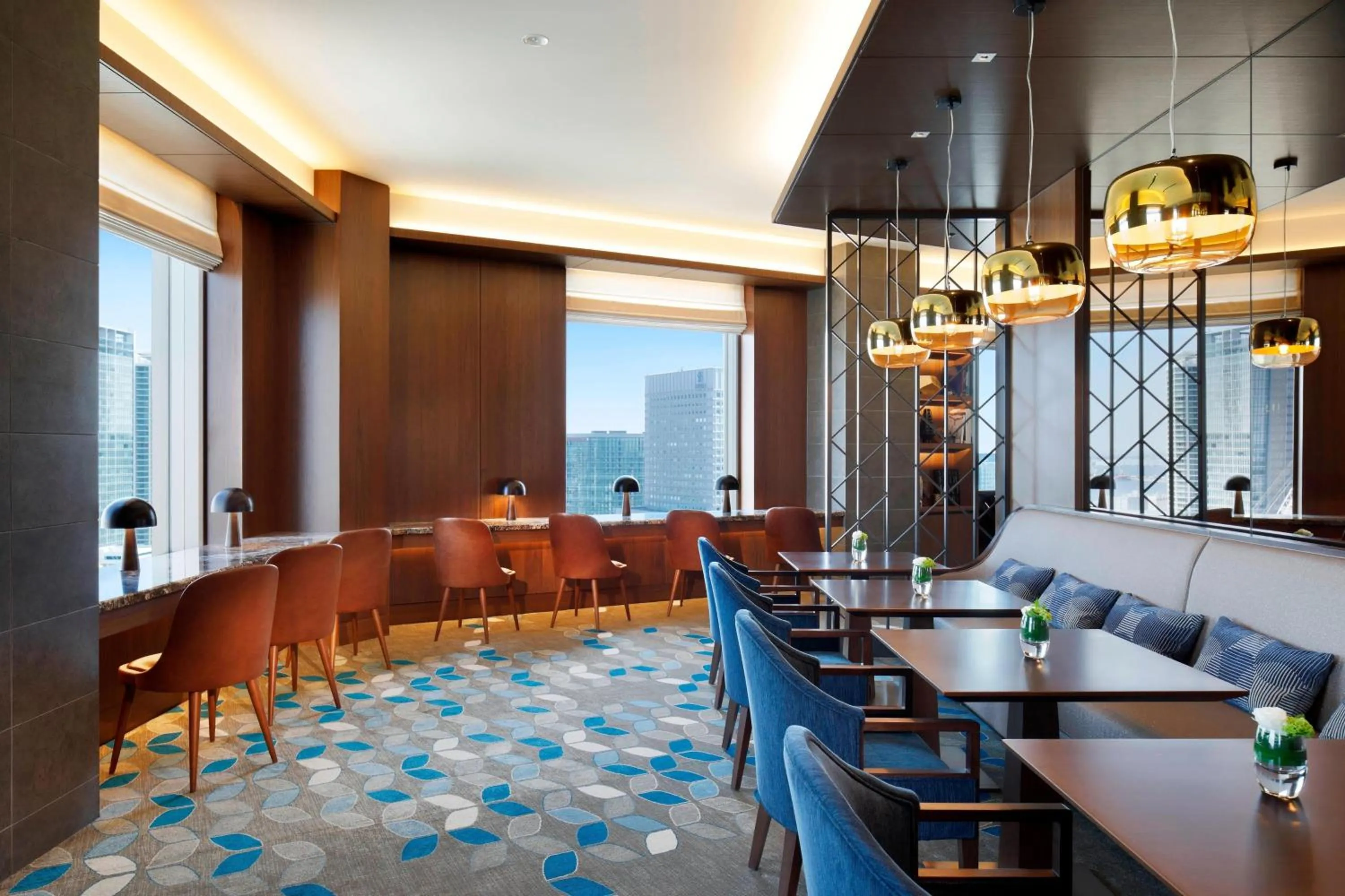 Lounge or bar in Yokohama Bay Sheraton Hotel and Towers