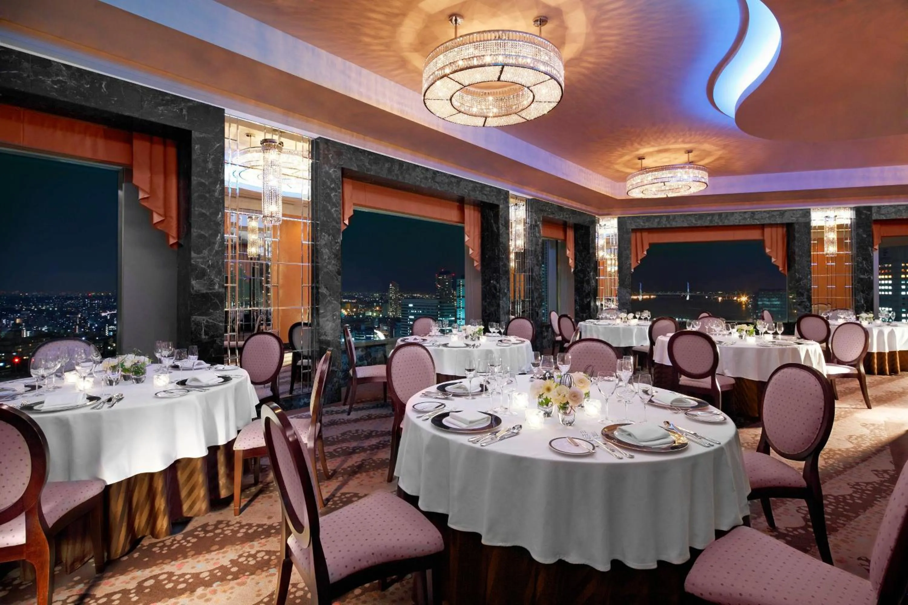 Meeting/conference room in Yokohama Bay Sheraton Hotel and Towers