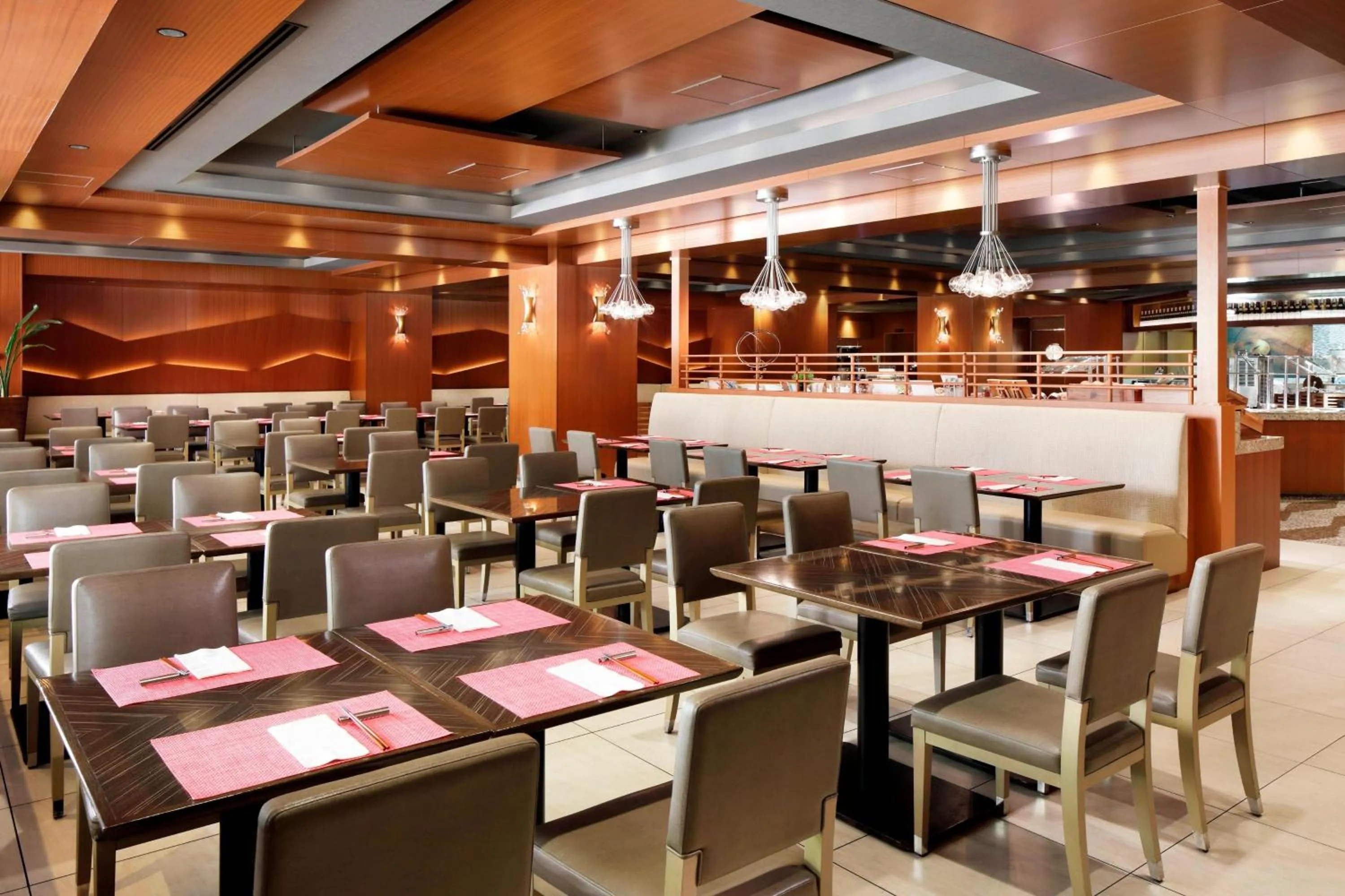 Restaurant/places to eat in Yokohama Bay Sheraton Hotel and Towers