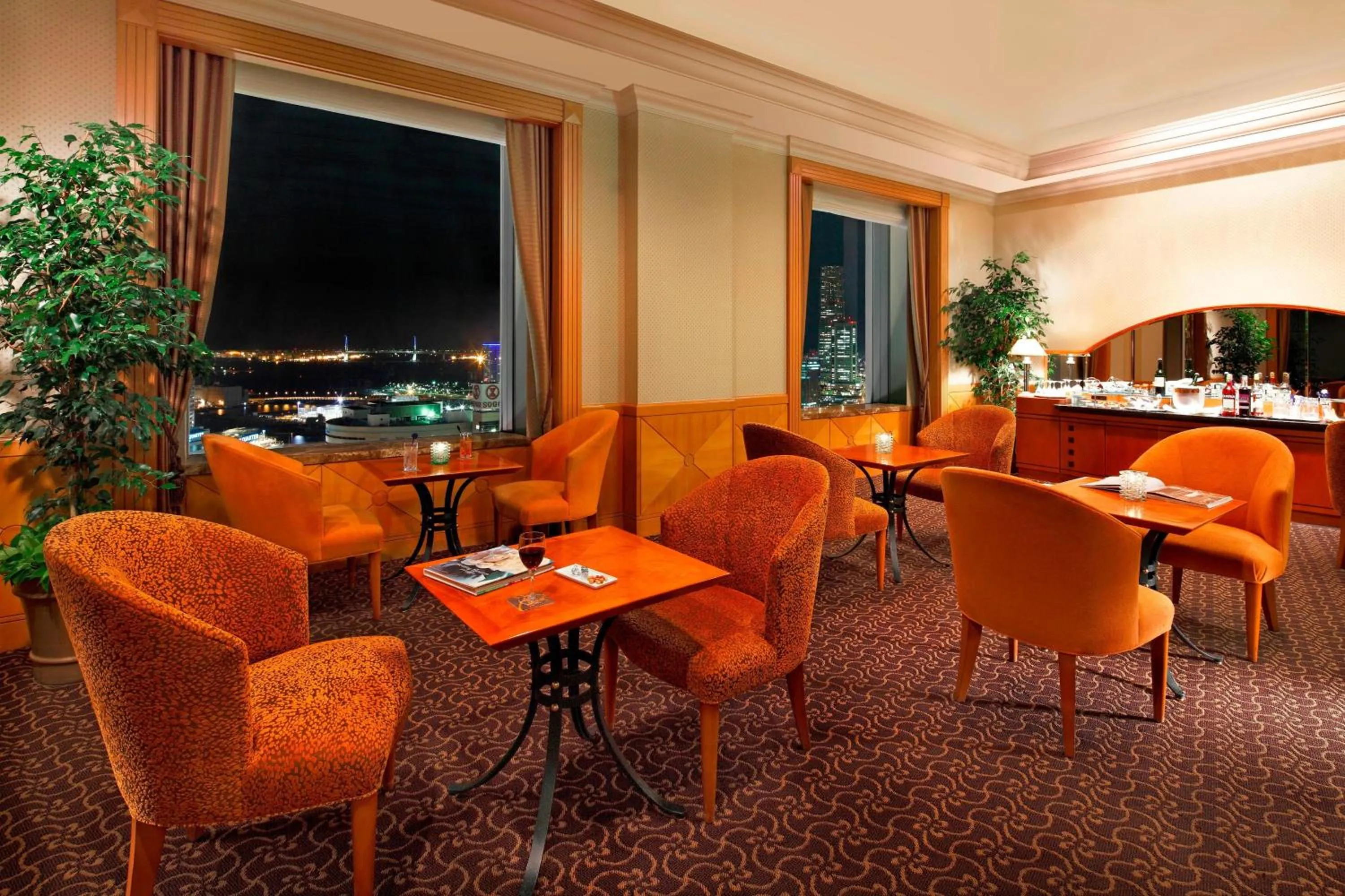 Lounge or bar in Yokohama Bay Sheraton Hotel and Towers