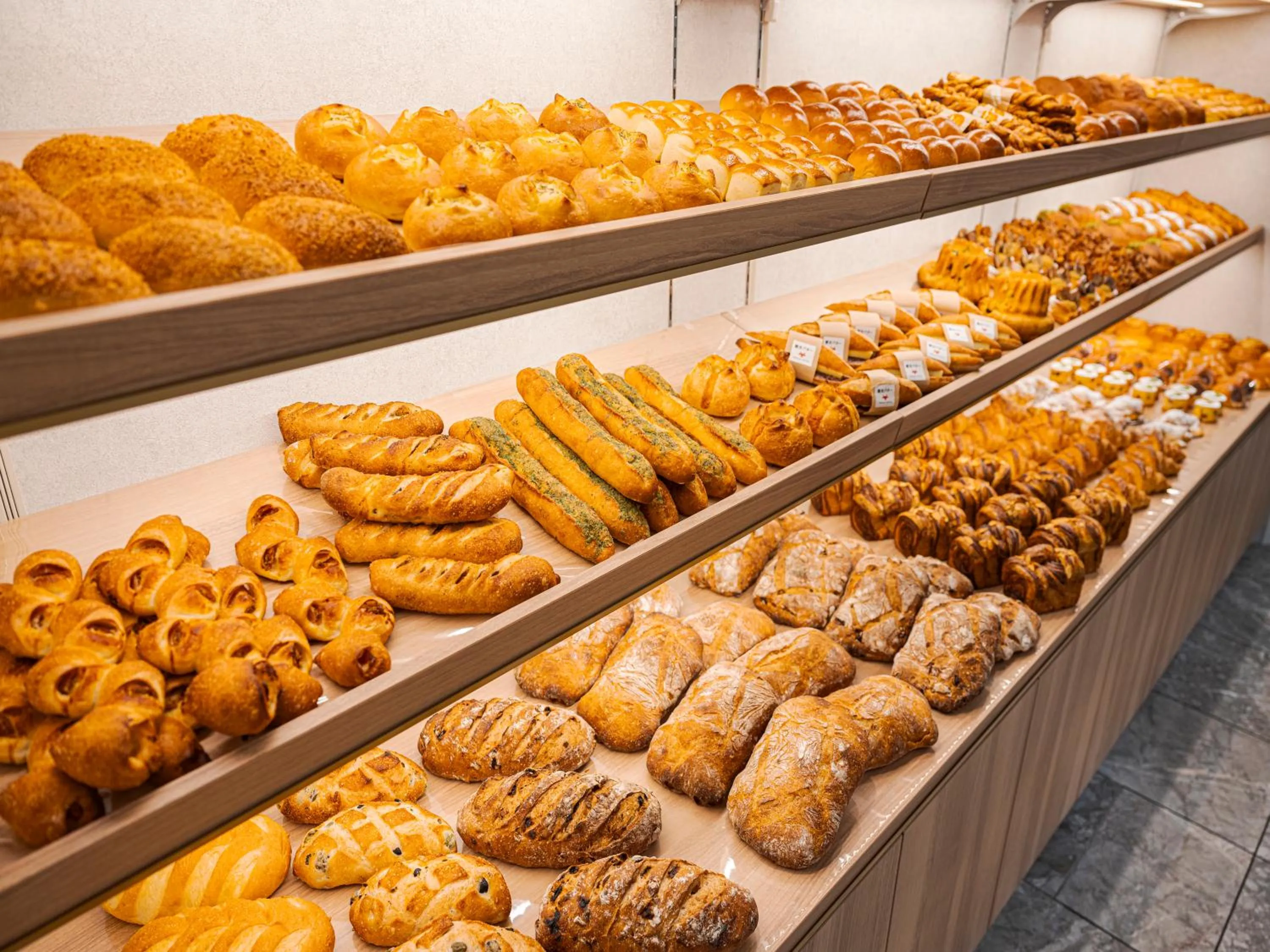 Restaurant/places to eat in Yokohama Bay Sheraton Hotel and Towers