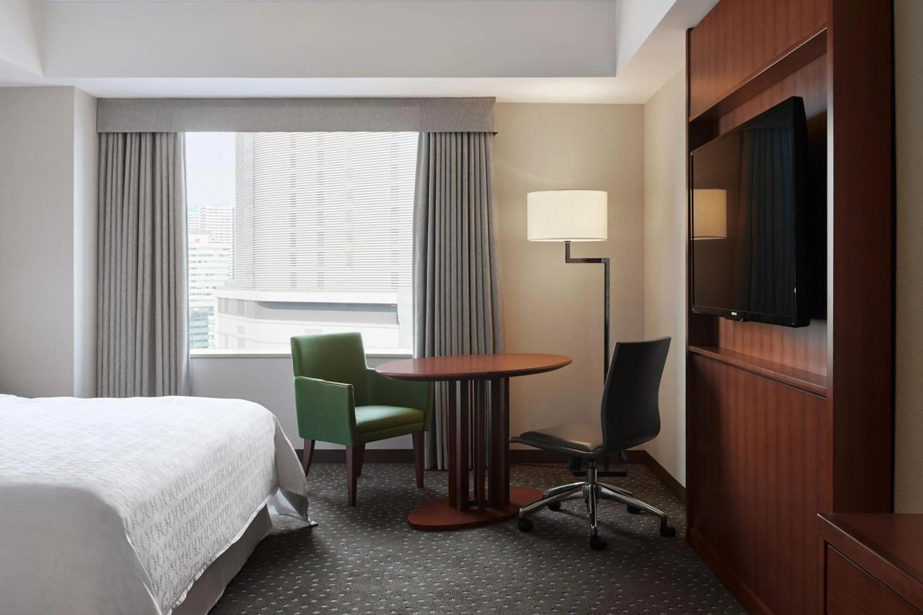 Photo of the whole room, Bed in Yokohama Bay Sheraton Hotel and Towers