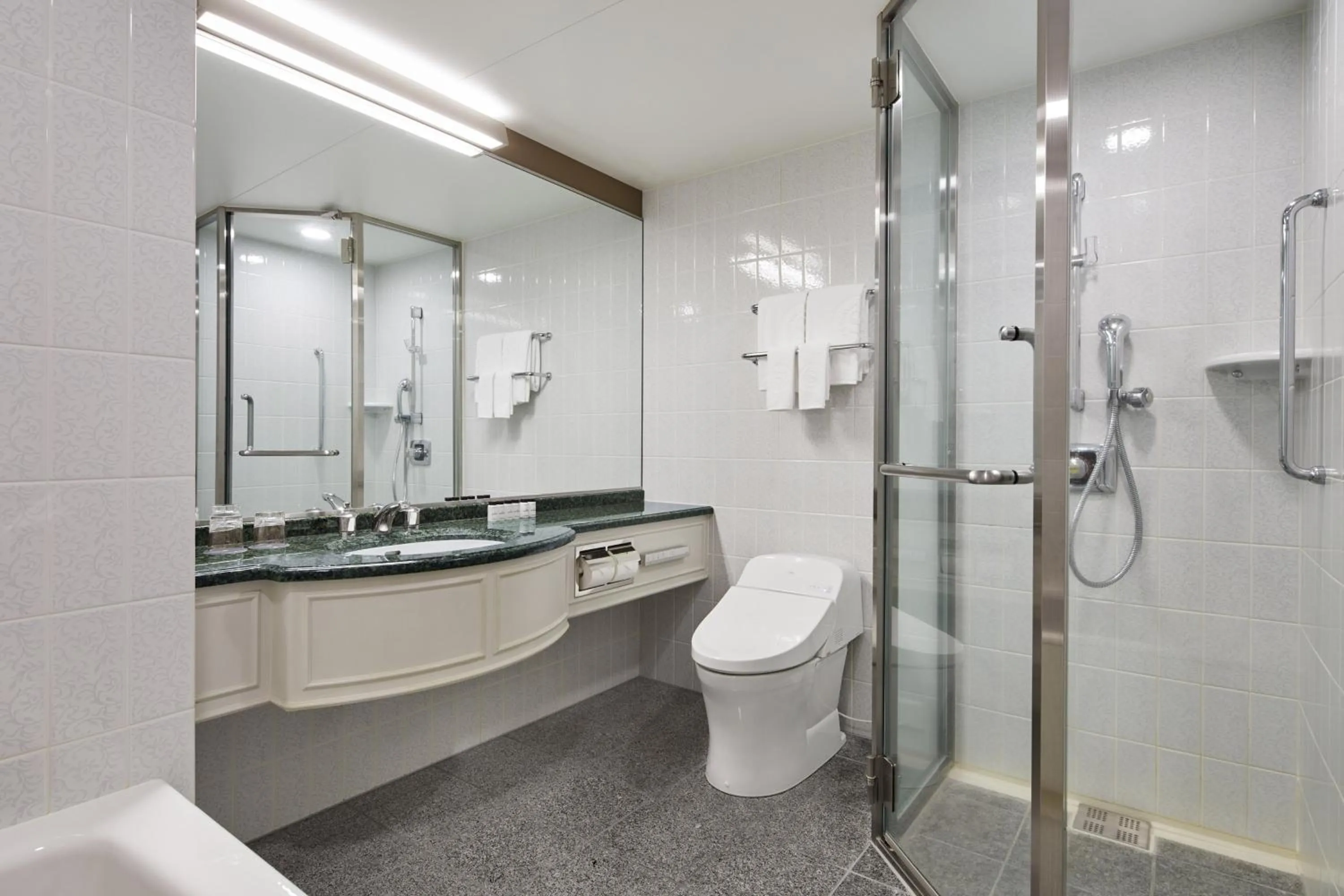 Bathroom in Yokohama Bay Sheraton Hotel and Towers