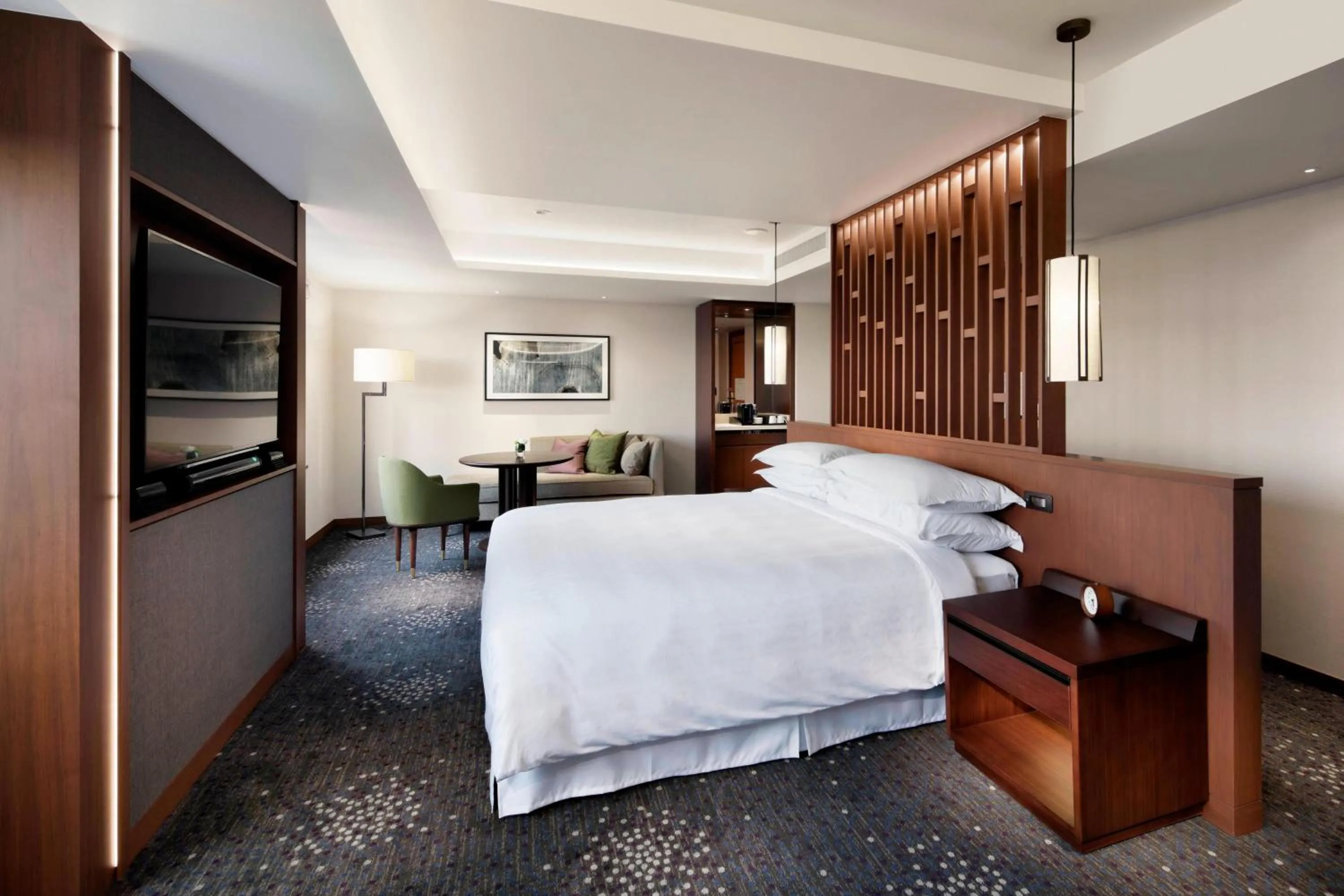 Photo of the whole room, Bed in Yokohama Bay Sheraton Hotel and Towers