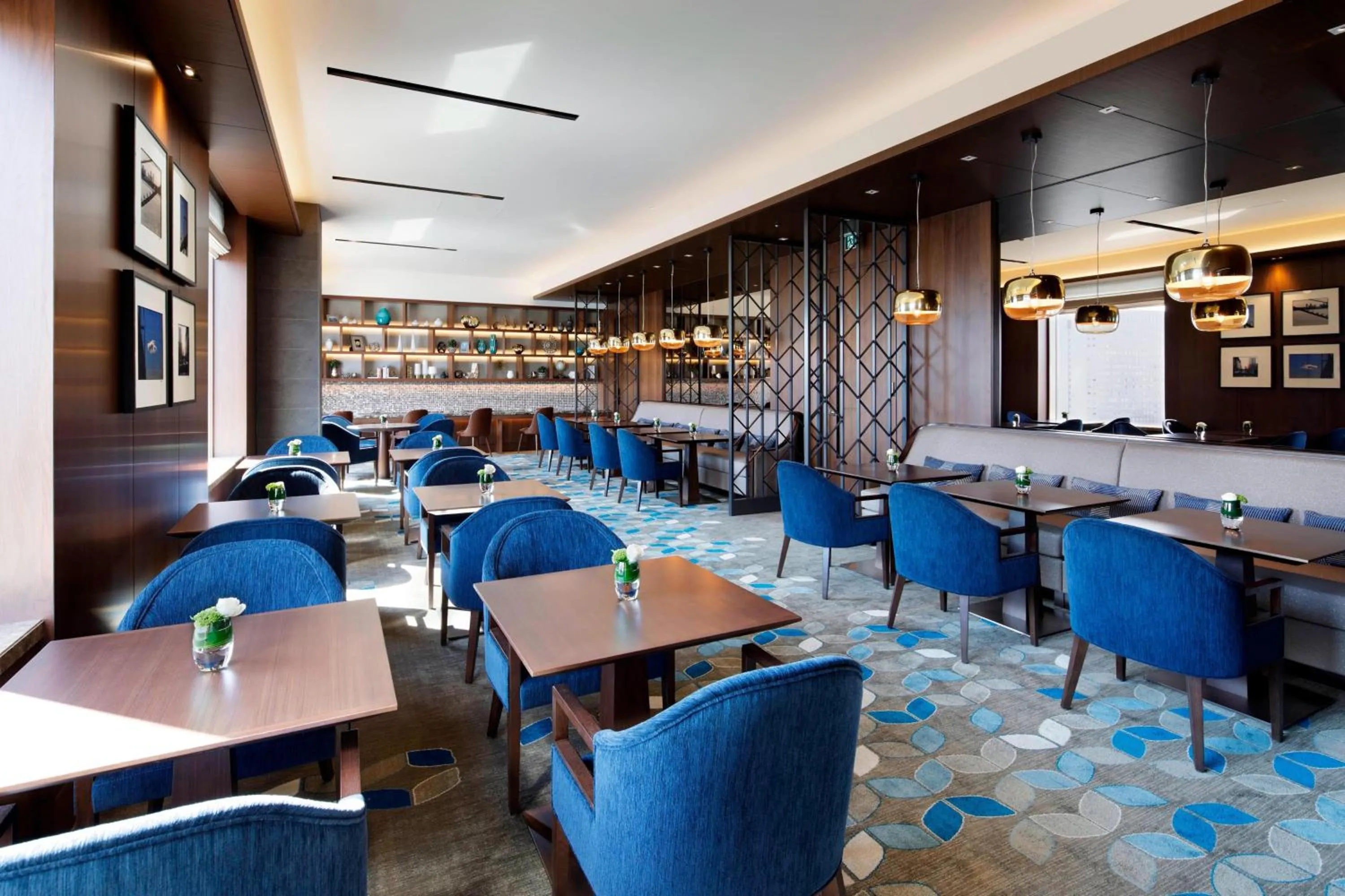 Lounge or bar in Yokohama Bay Sheraton Hotel and Towers