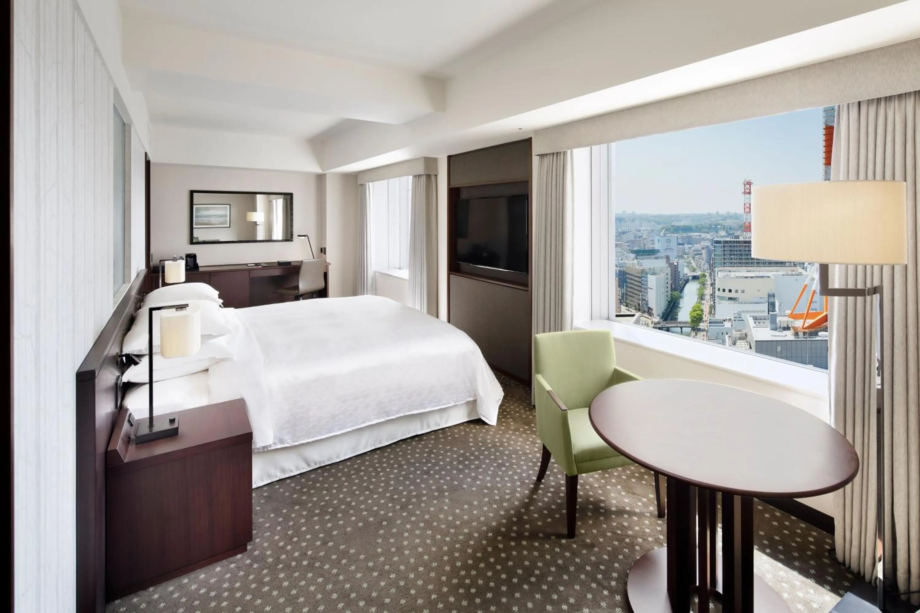 Photo of the whole room, Bed in Yokohama Bay Sheraton Hotel and Towers