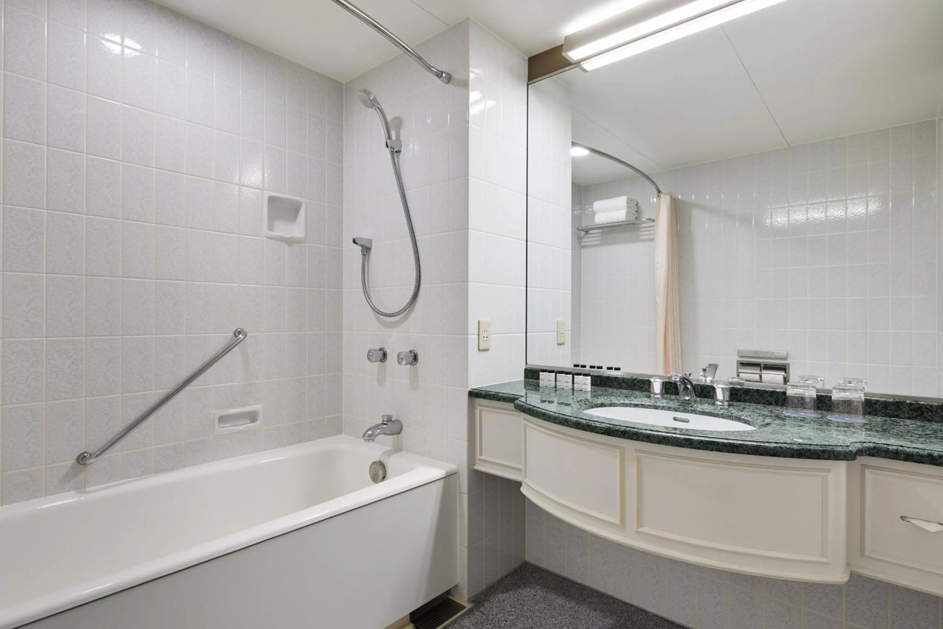 Bathroom in Yokohama Bay Sheraton Hotel and Towers