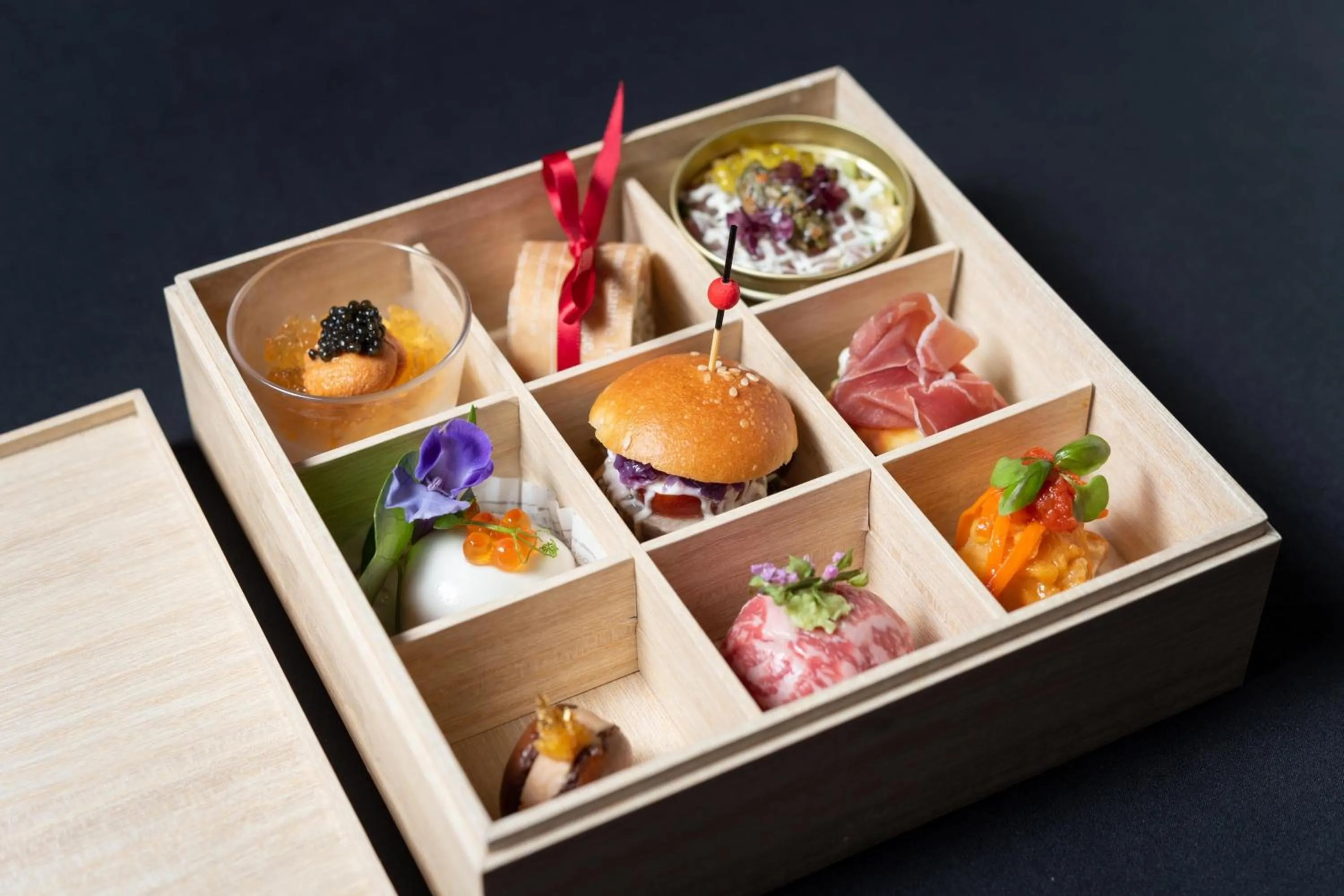 Restaurant/places to eat in Yokohama Bay Sheraton Hotel and Towers