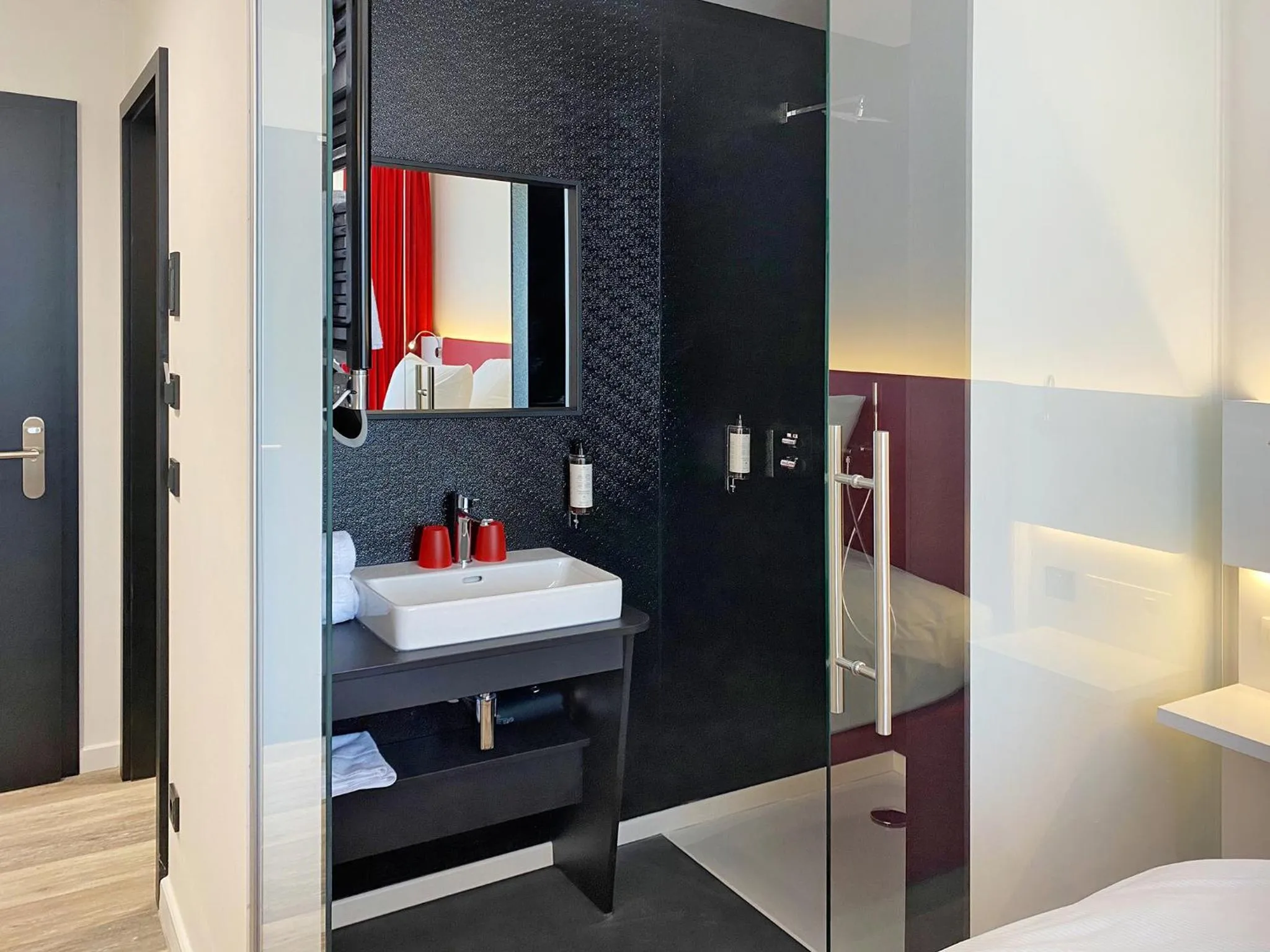 Bathroom, Bed in DORMERO Hotel Deggendorf