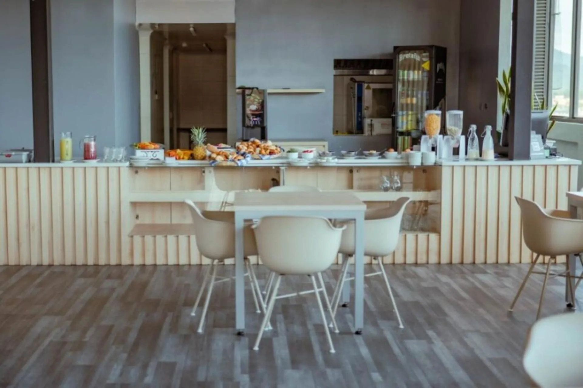 Restaurant/places to eat in UMA Suites Chia