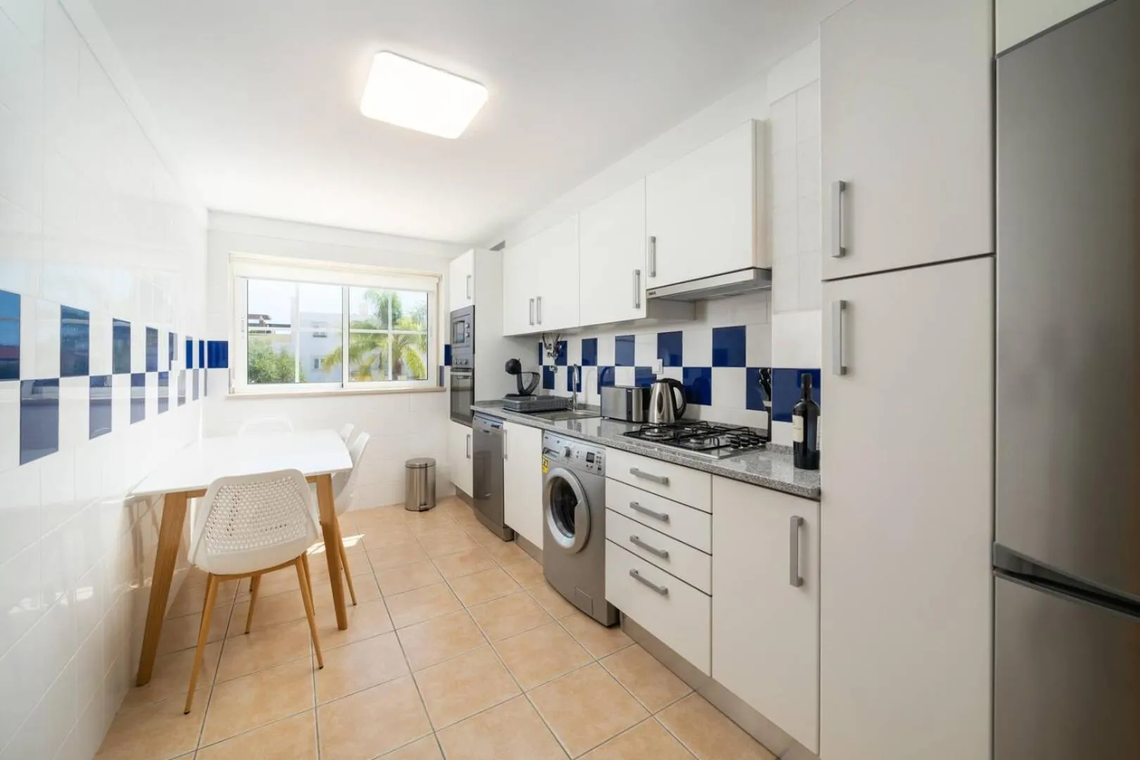 Kitchen or kitchenette in Fresh & Breezy Tavira Apartment
