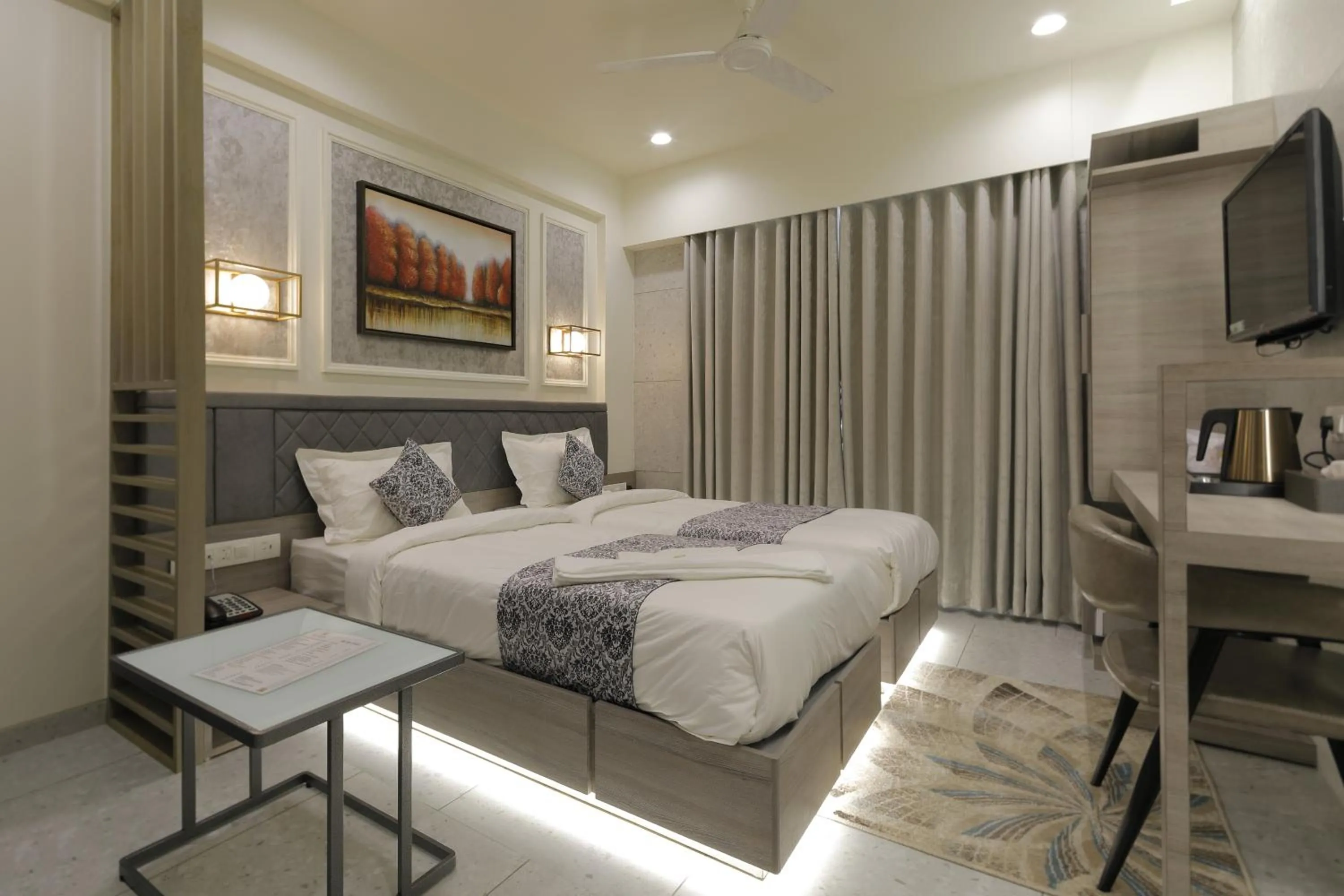 Bed in Hotel Elysian Residency