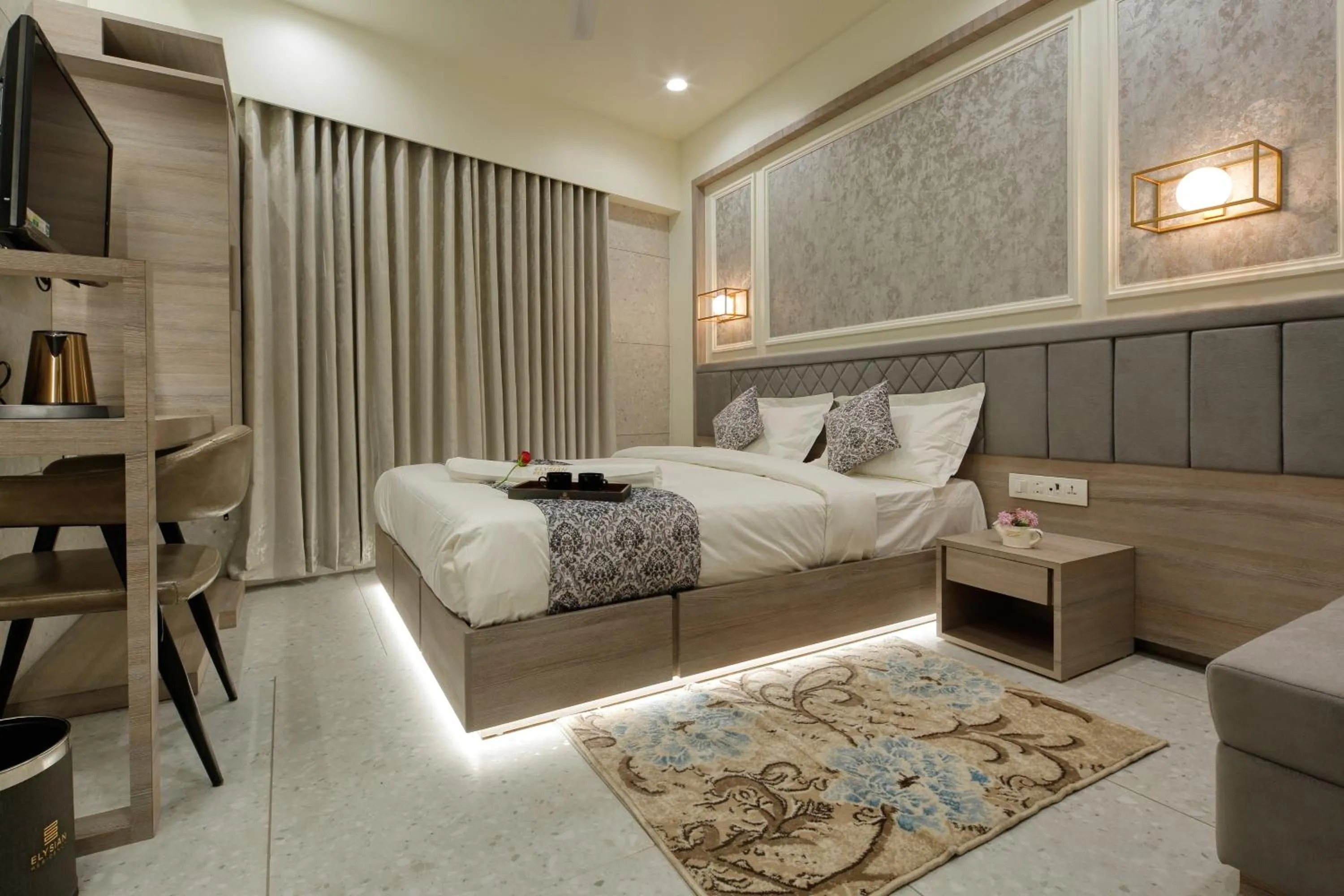 Bed in Hotel Elysian Residency