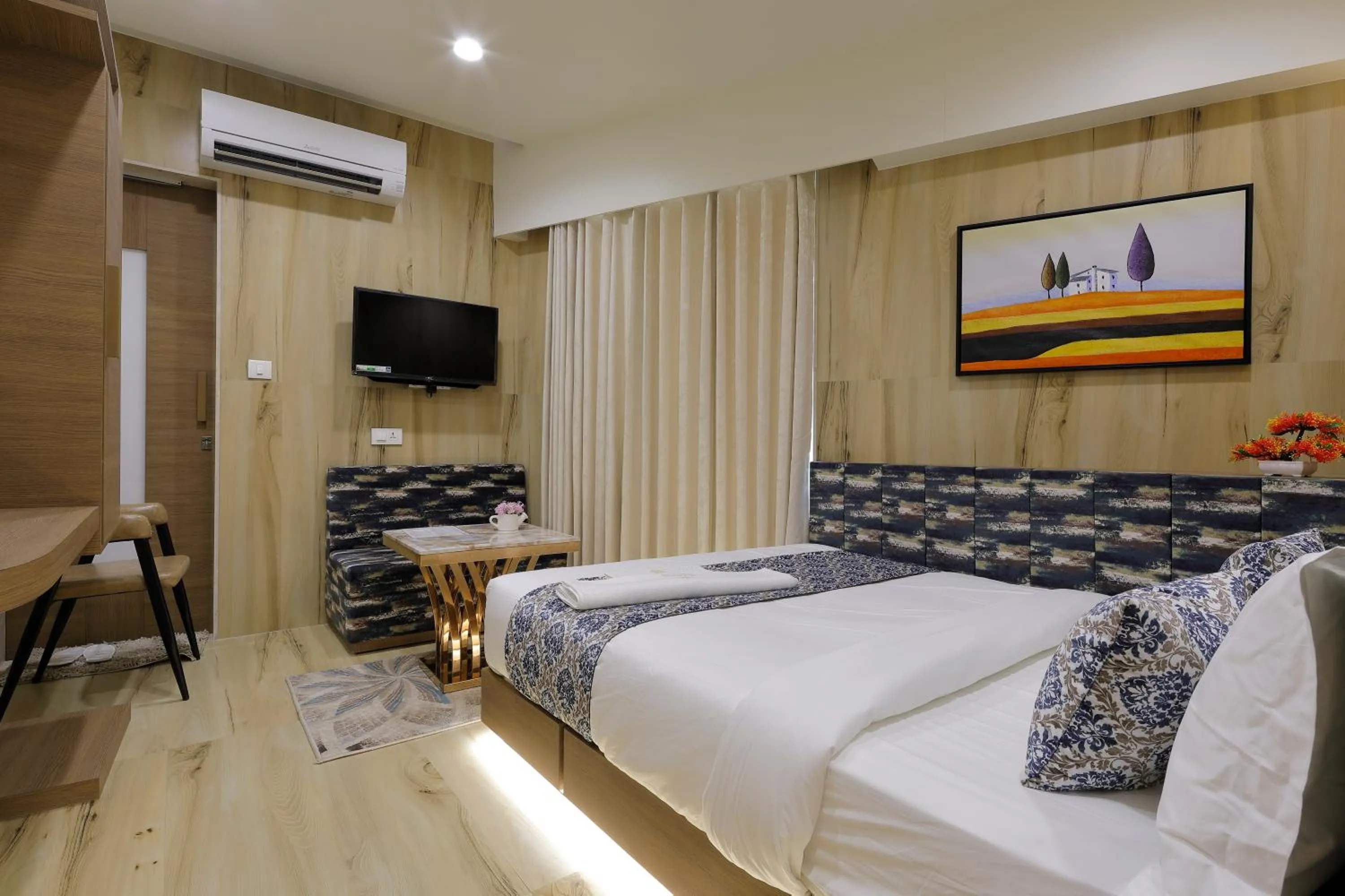 Bedroom, Bed in Hotel Elysian Residency