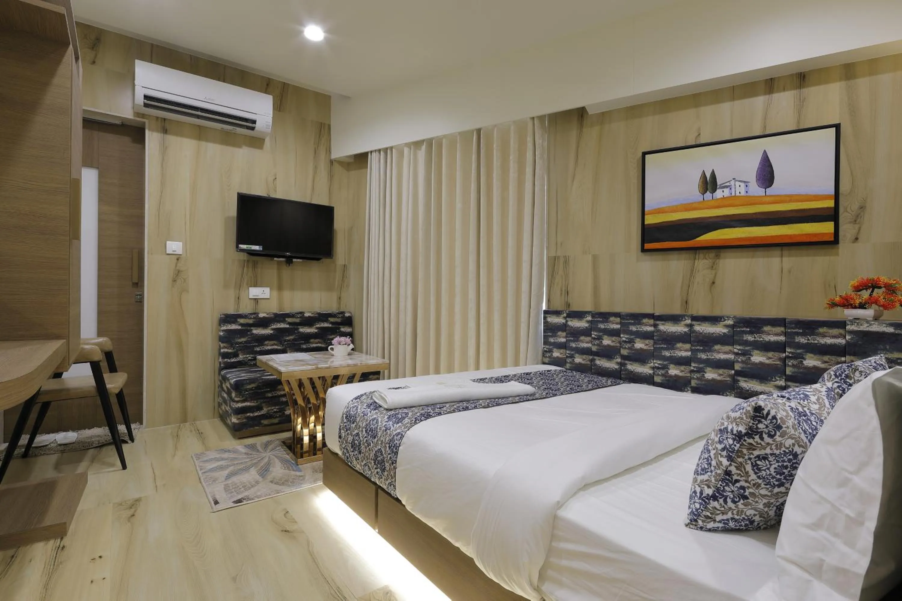 Bedroom, Bed in Hotel Elysian Residency